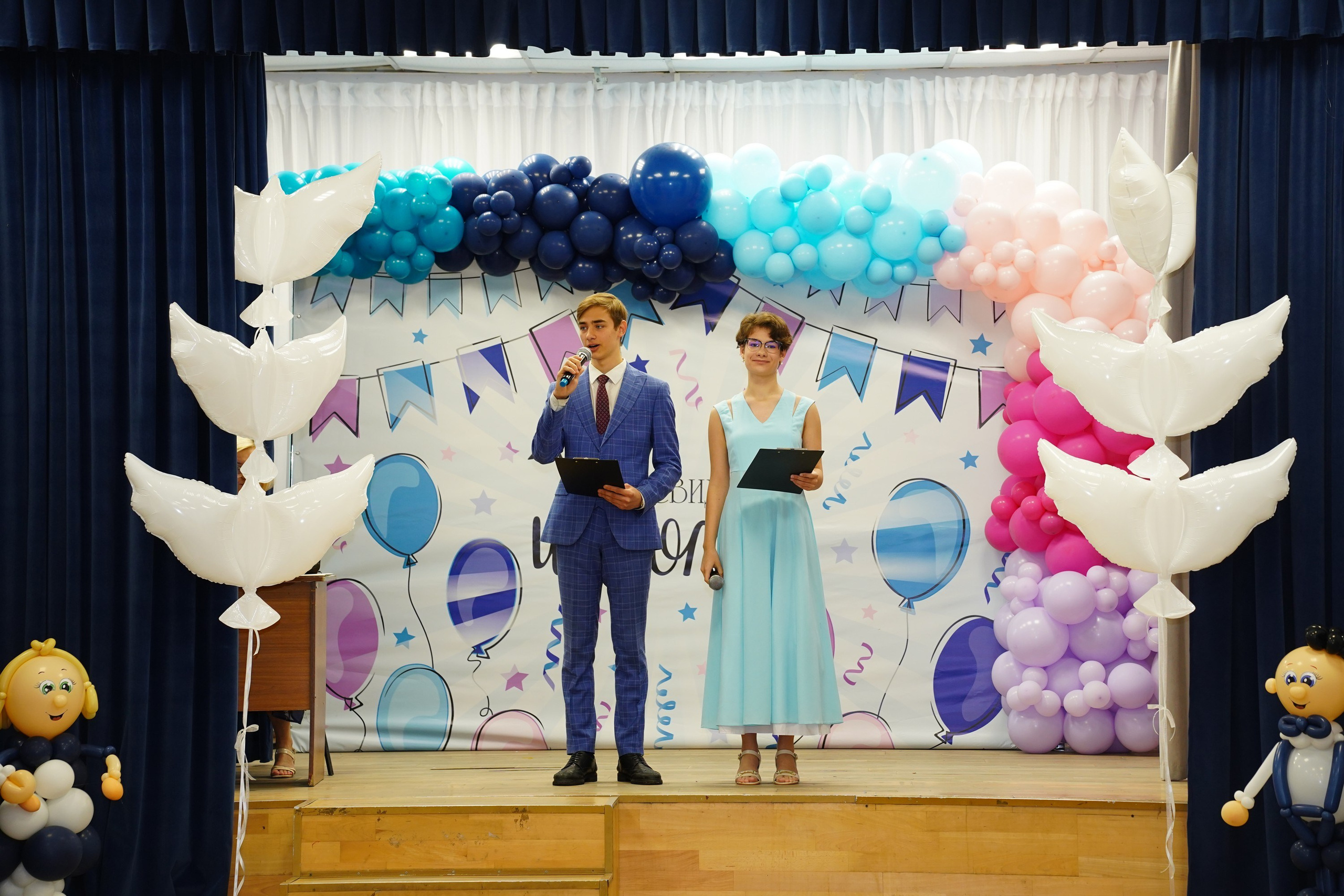 24 шк_ линейка «Последний звонок ". MEMENTO.Выпускные альбомы, школьные, юбилейные и другие книги. Ростов-на-Дону