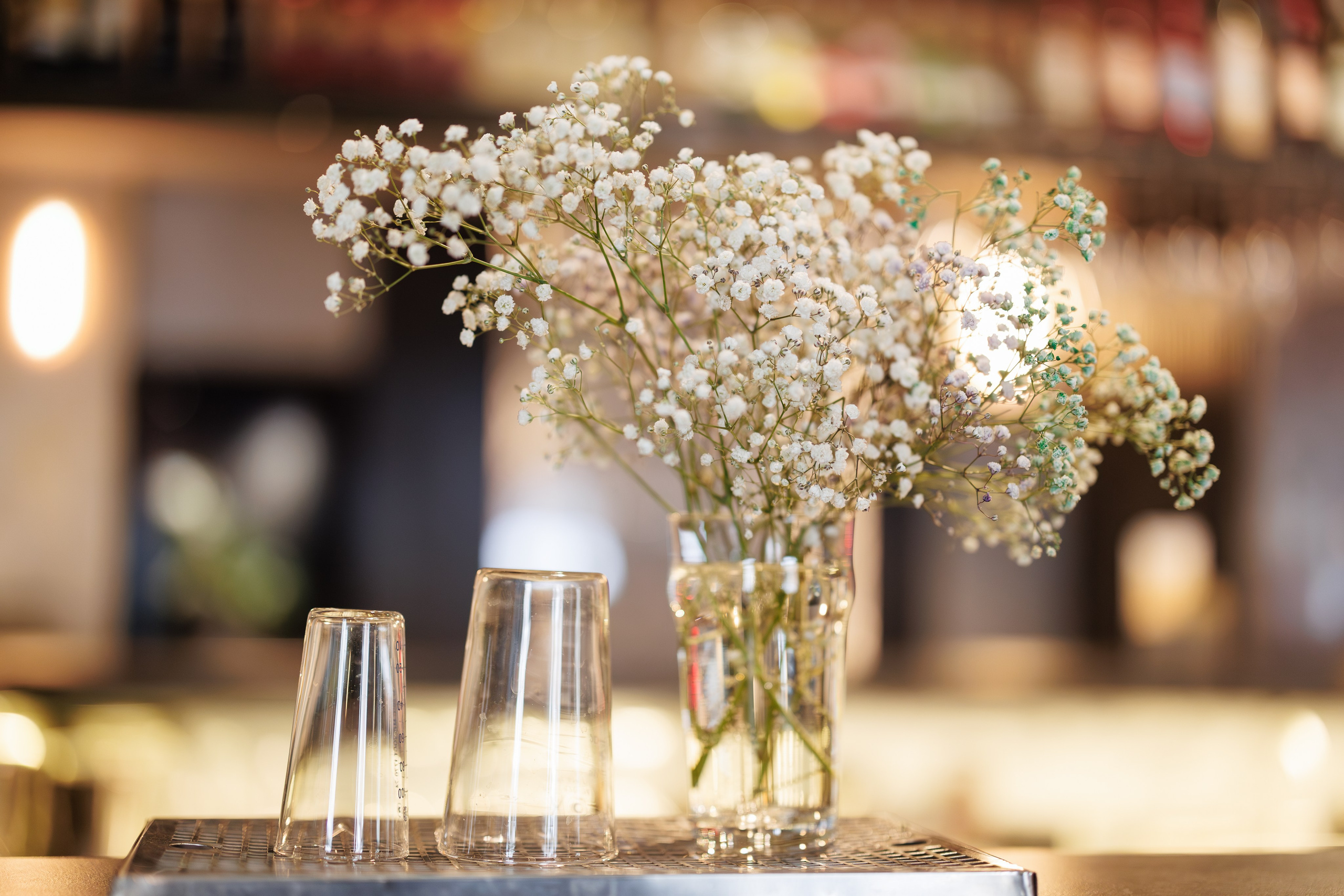 Фотограф для интерьерной съемки ресторана. Контент для бизнеса в Екатеринбурге Полдень Медиа