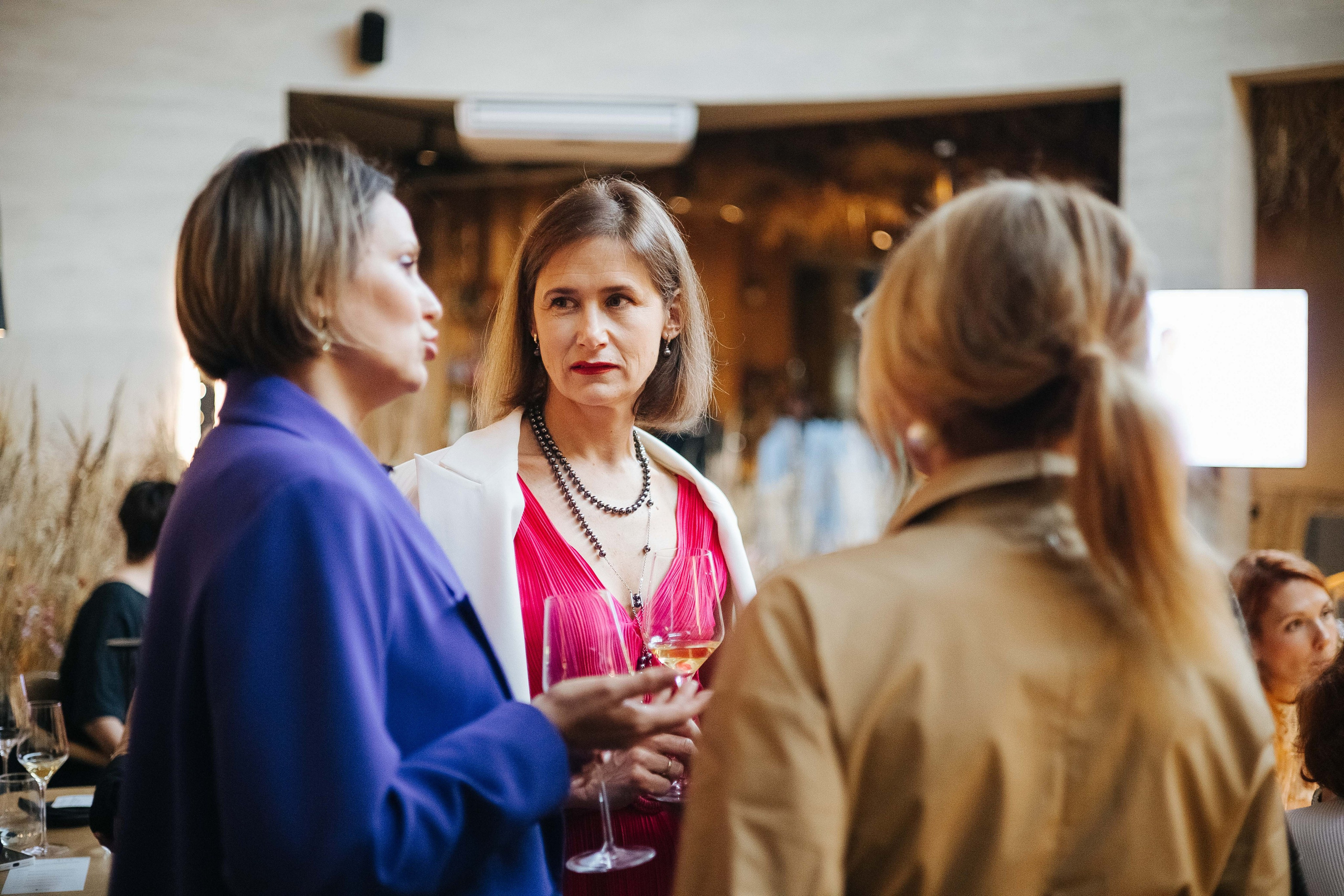 Презентация открытия магазина женской одежды GLVR в ресторане Fresco. Фотограф в Красноярске Надежда Воскресенская