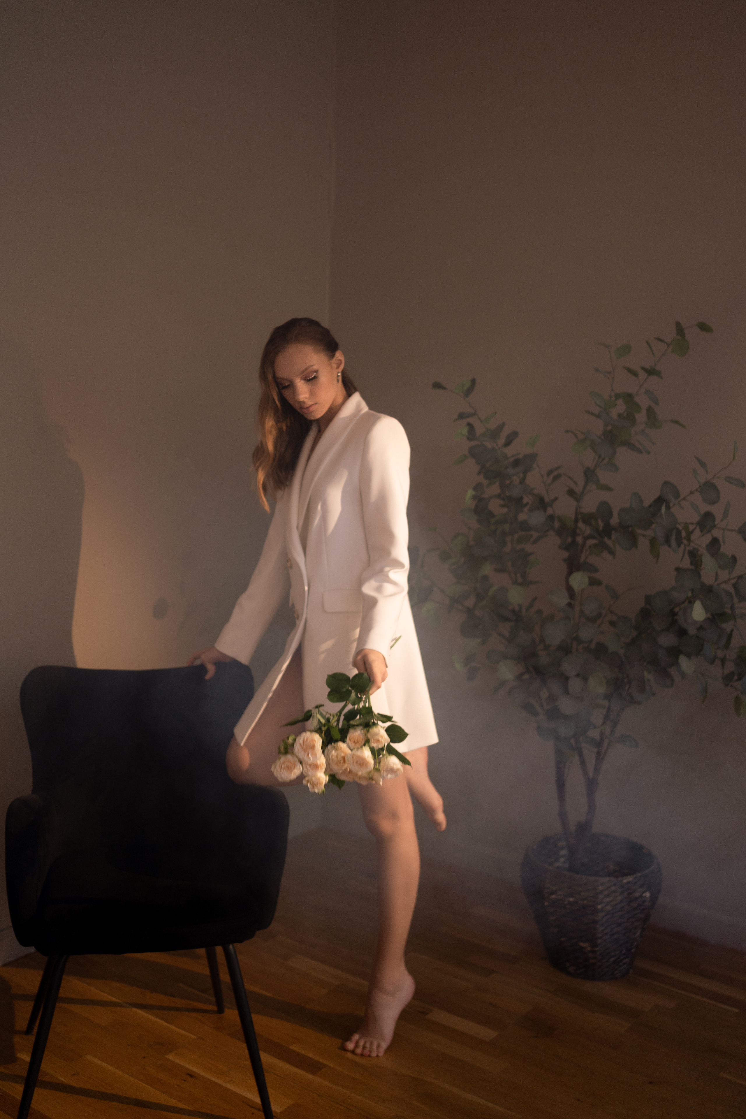 Закатный свет, туман, девушка. Фотограф Виктория Юленкова