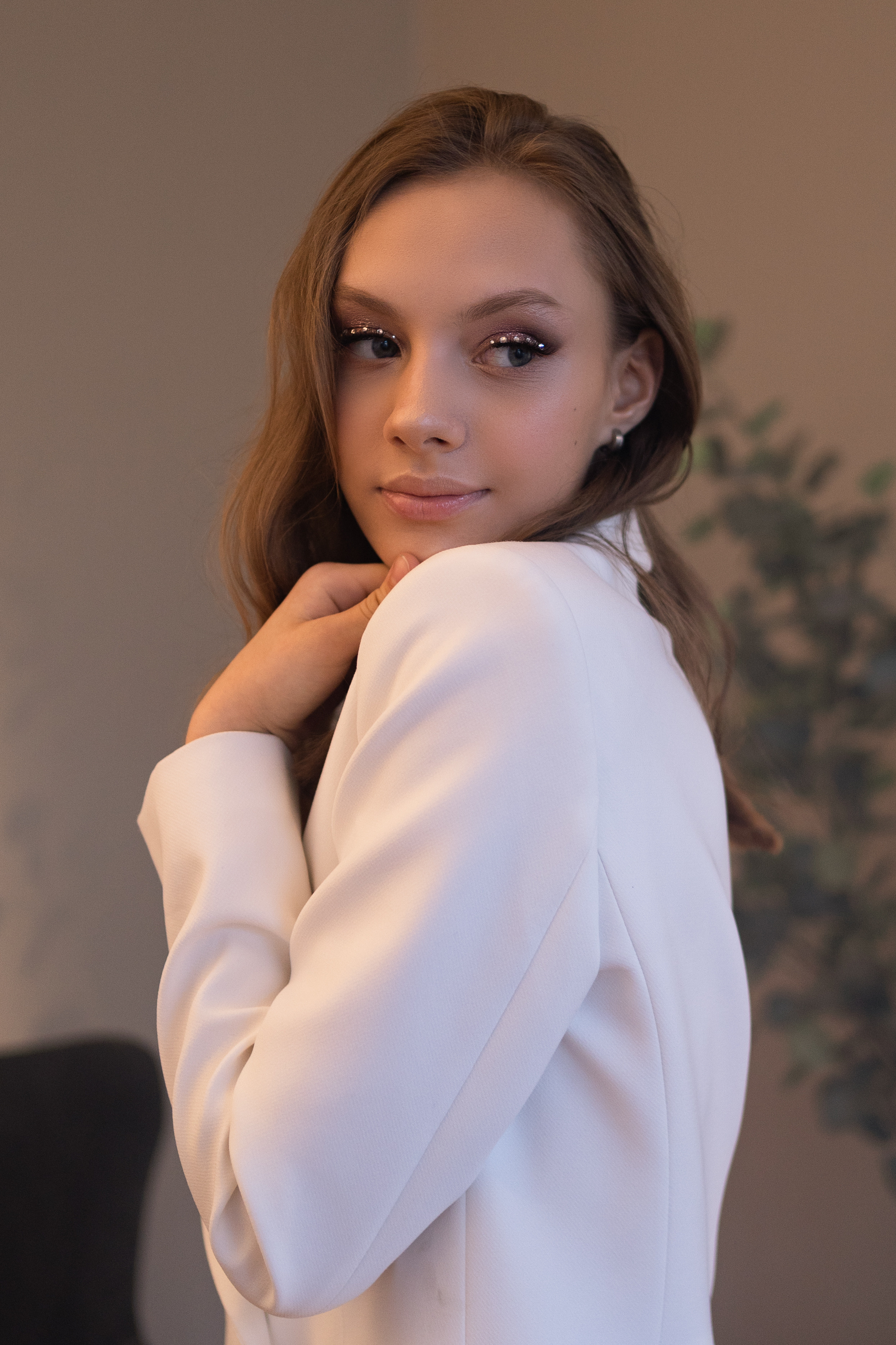 Закатный свет, туман, девушка. Фотограф Виктория Юленкова