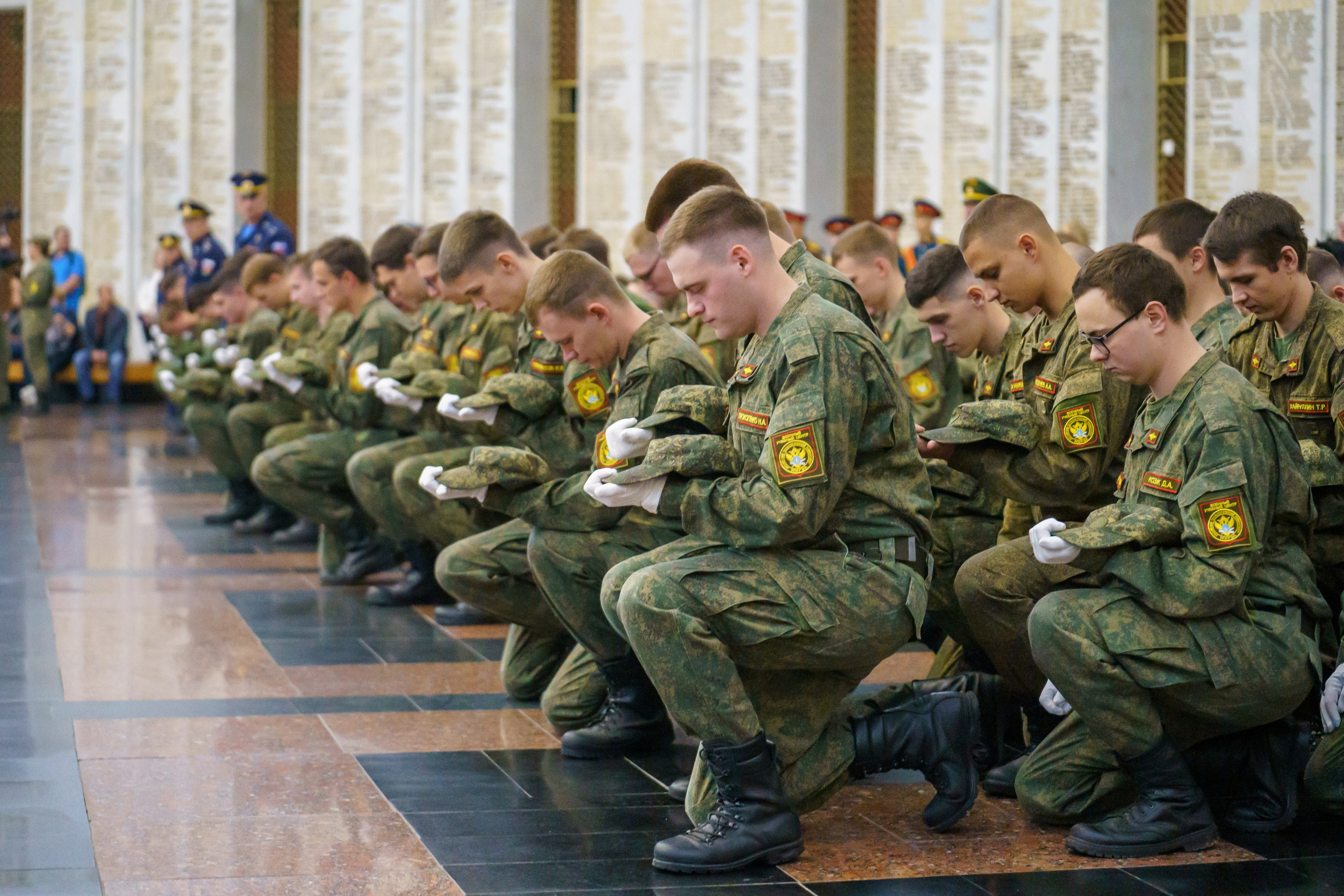 Кадеты принимают присягу в Москве.