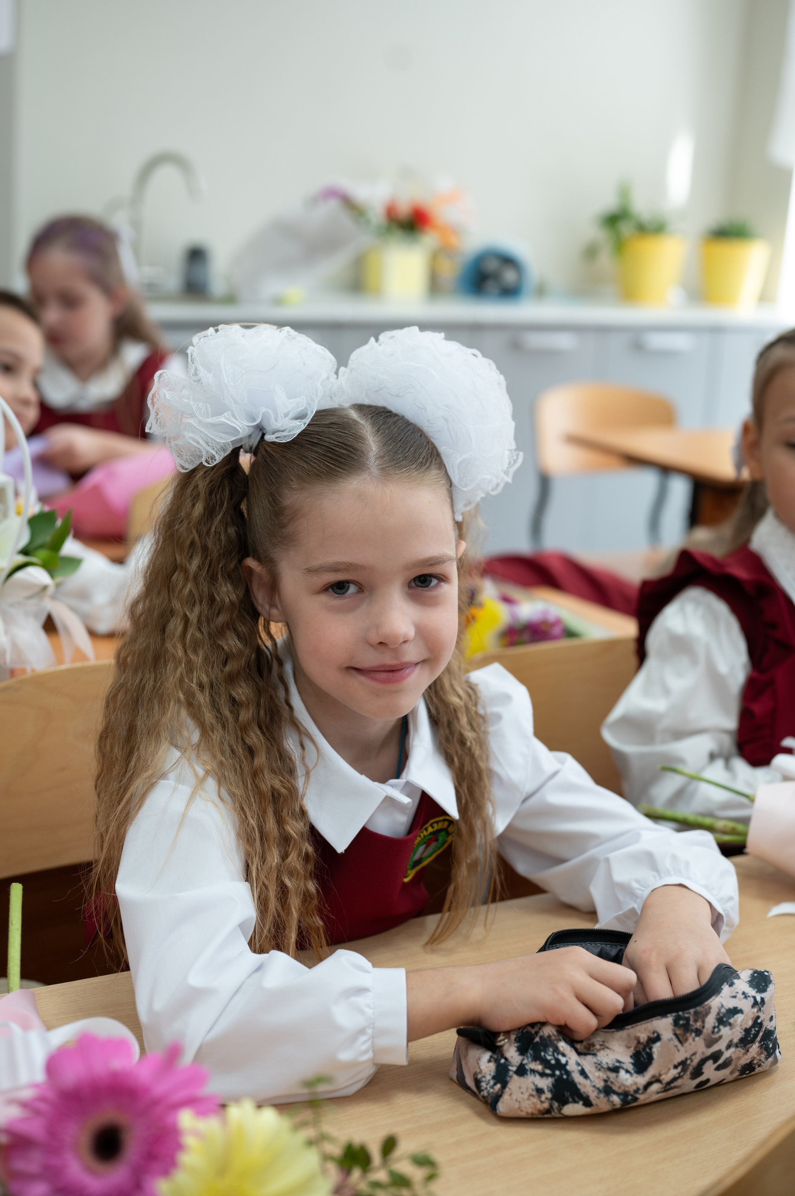 1 сентября 16 гимназия 2 класс (линейка + в классе+ на улице). Фотограф новорожденных, семейный детский в Тюмени Татьяна Морозова