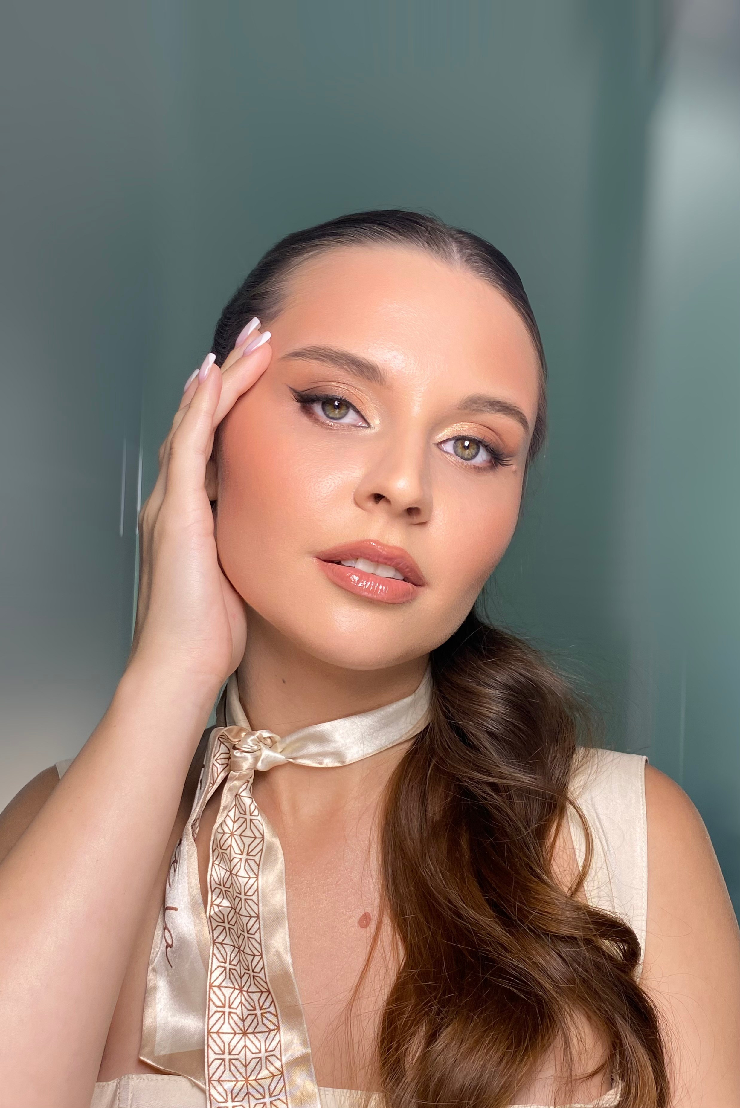 ВЕЧЕРНИЙ МАКИЯЖ В МОСКВЕ. СВАДЕБНЫЙ ВИЗАЖИСТ-СТИЛИСТ В МОСКВЕ ПРИЧЕСКИ МАКИЯЖ БРОВИ ВЫЕЗД