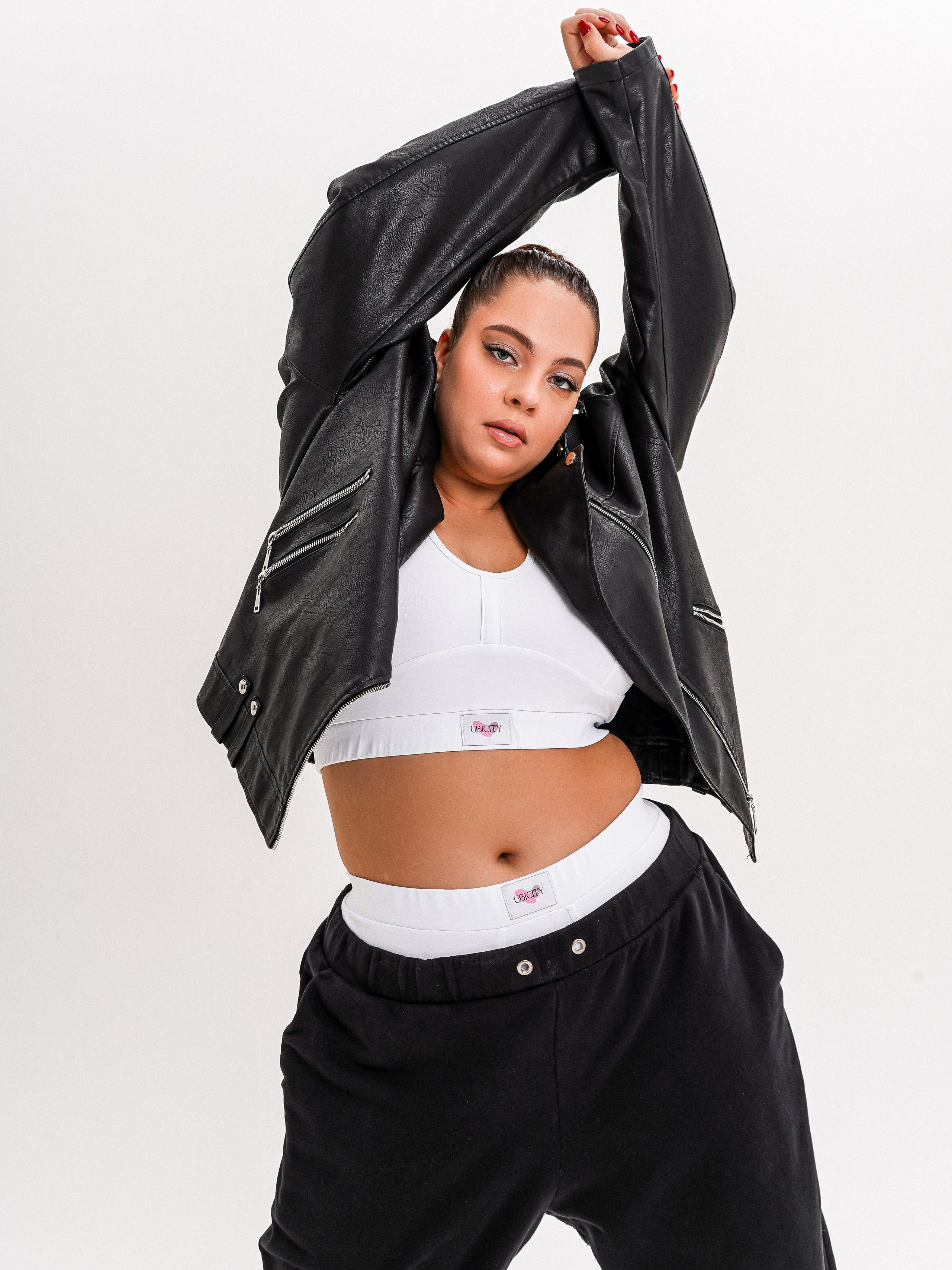 Фото на модели. Предметная Фотосьемка в Москве