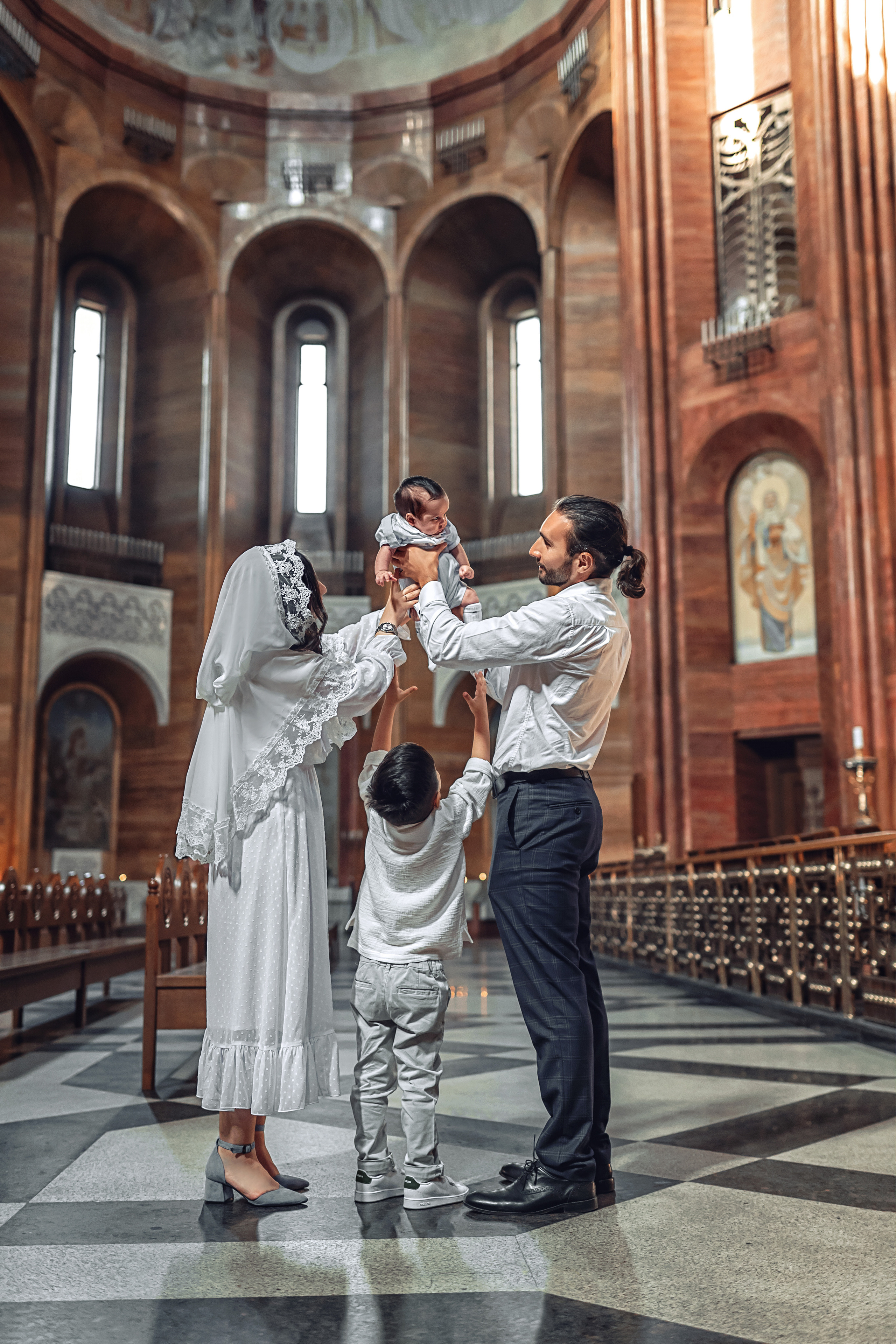Фотограф на крещение Москва. Армянская церковь. Армянское крещение. Фотограф \ Видеограф на Крещение, Венчание Москва| Семейные съемки