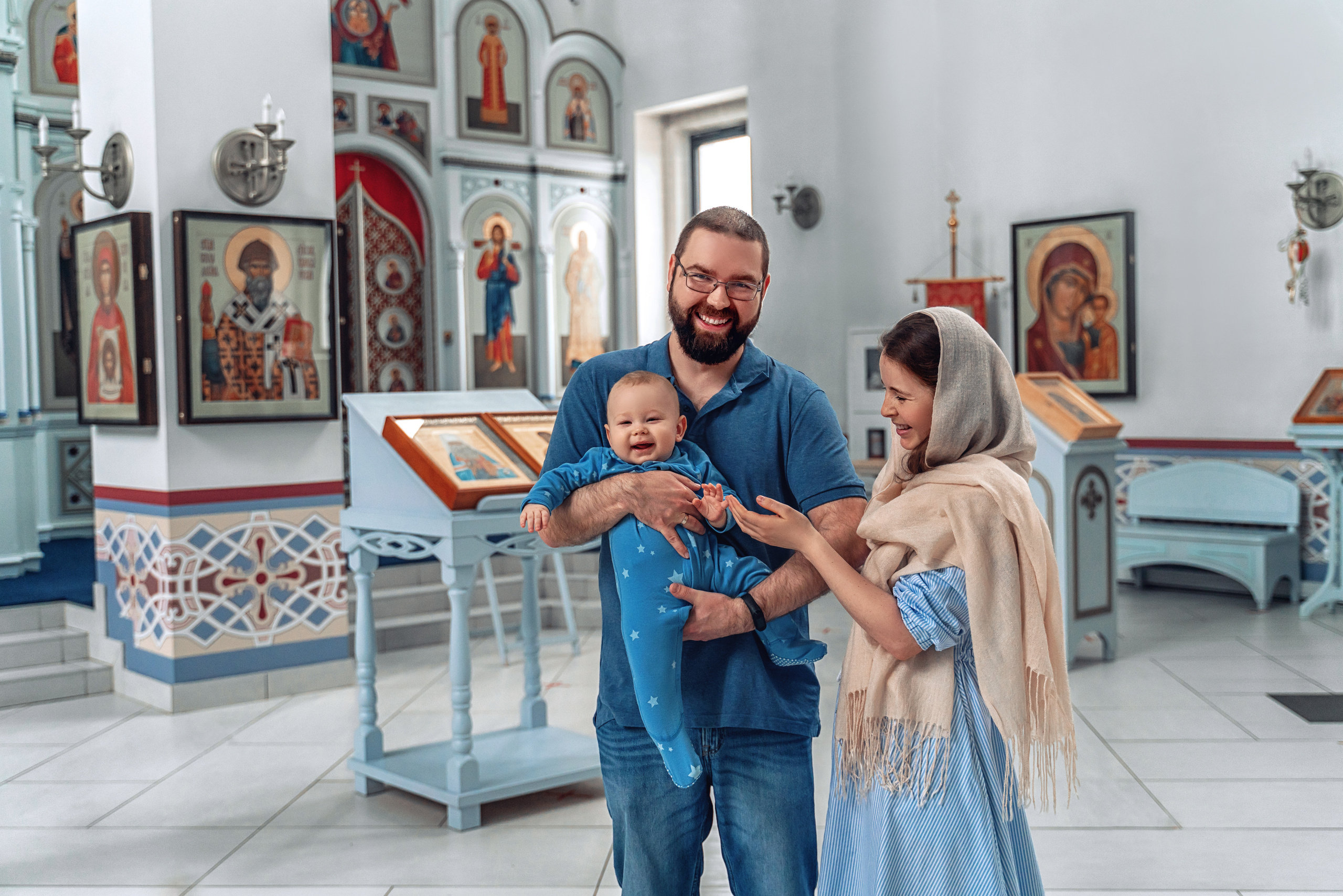 Фотограф на крещение Москва. Храм Архангела Михаила в Путилково. Фотограф \ Видеограф на Крещение, Венчание Москва| Семейные съемки