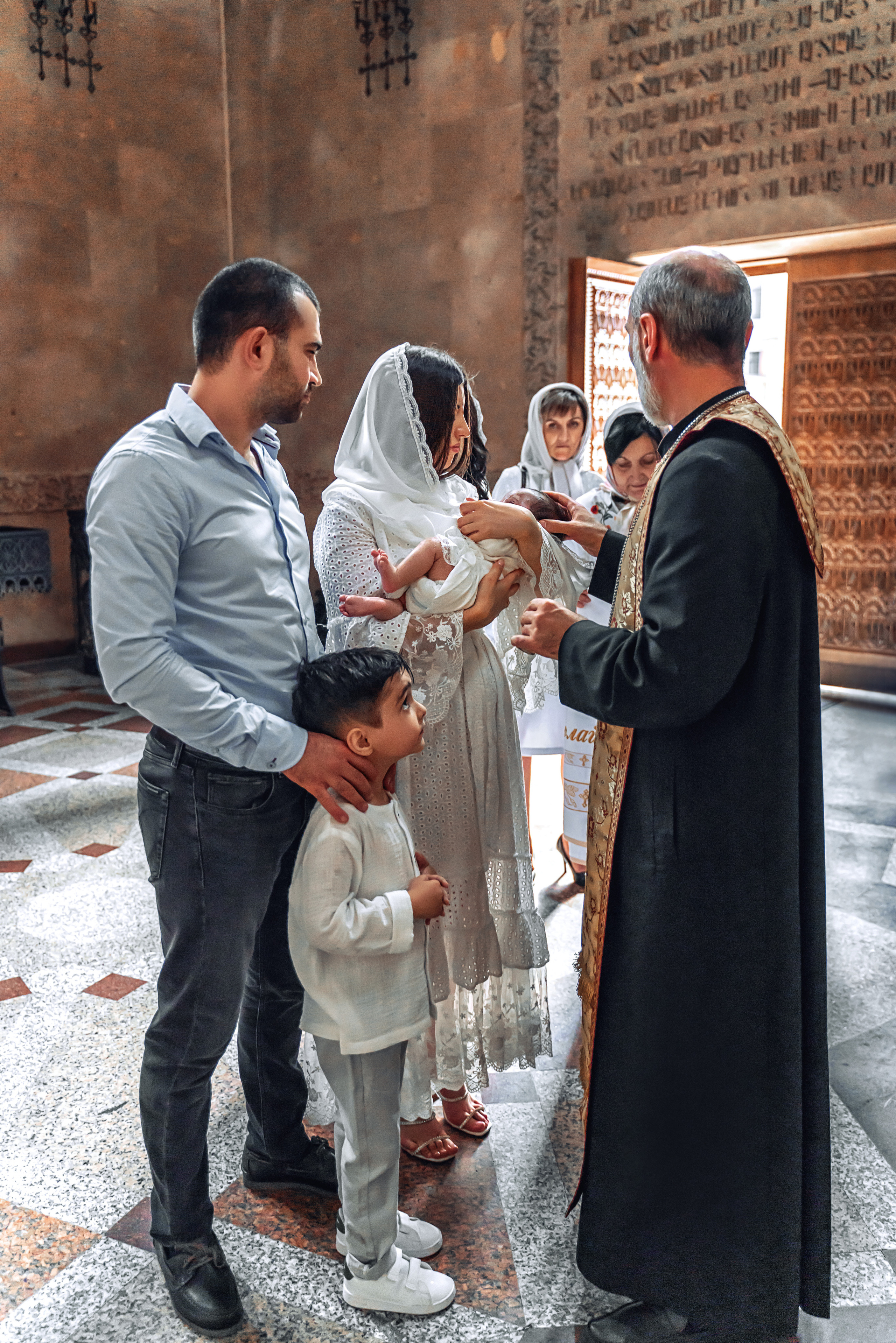 Фотограф на крещение Москва. Армянская церковь. Армянское крещение. Фотограф \ Видеограф на Крещение, Венчание Москва| Семейные съемки