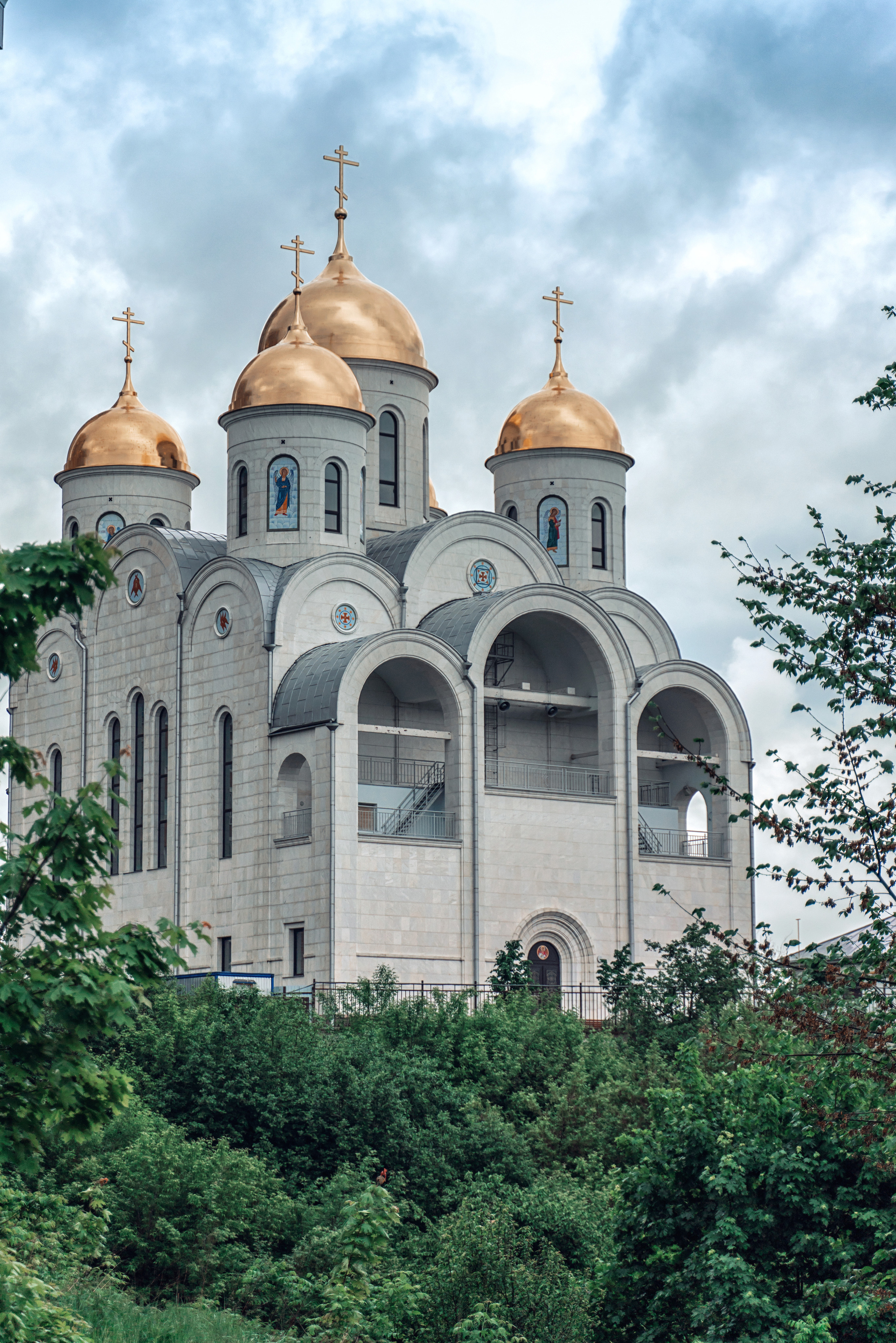 Фотограф на крещение Москва. Храм Архангела Михаила в Путилково. Фотограф \ Видеограф на Крещение, Венчание Москва| Семейные съемки