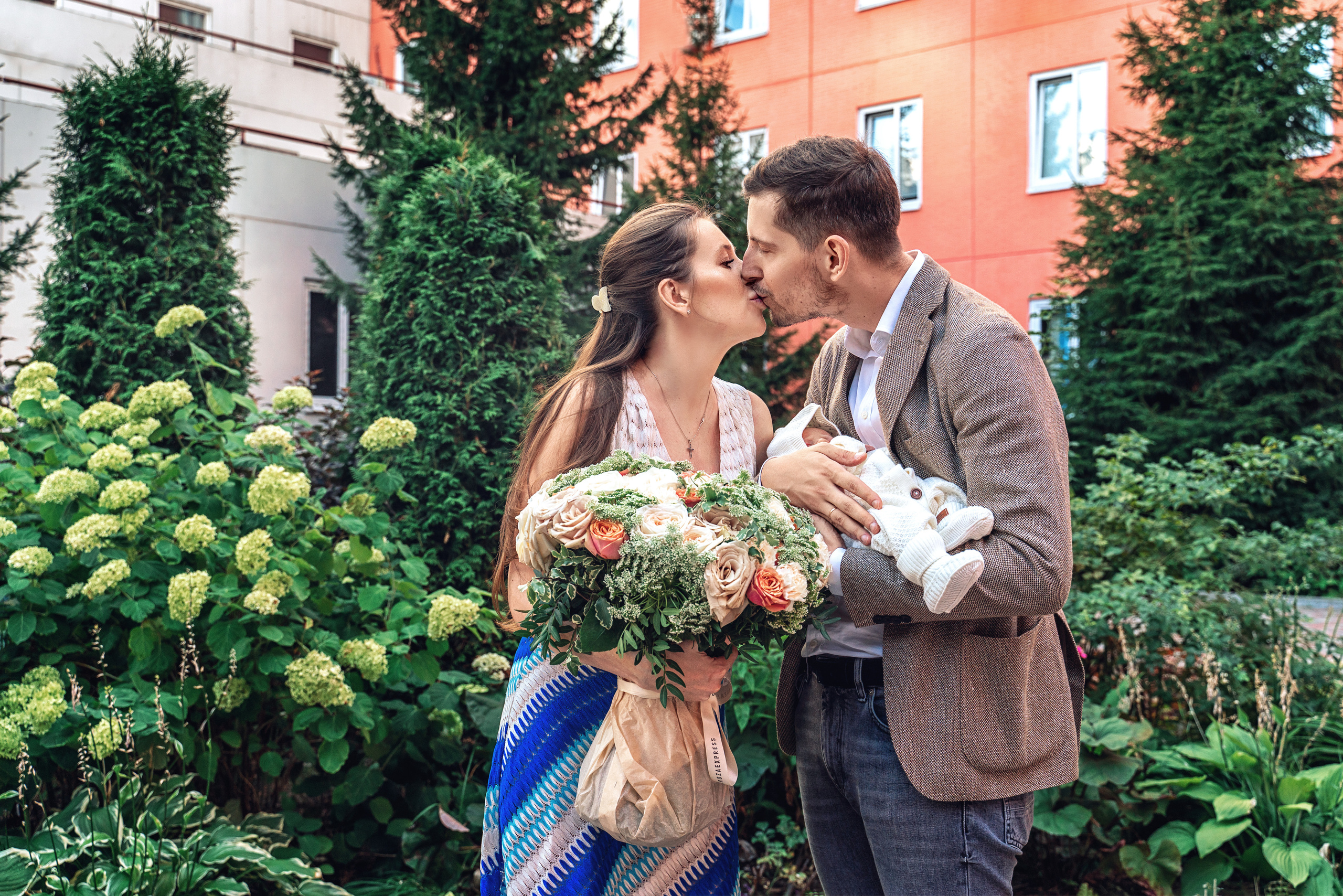 Выписка из роддома 29 им Н. Э. Баумана. Фотограф на выписку из роддома. Фотограф \ Видеограф на Крещение, Венчание Москва| Семейные съемки