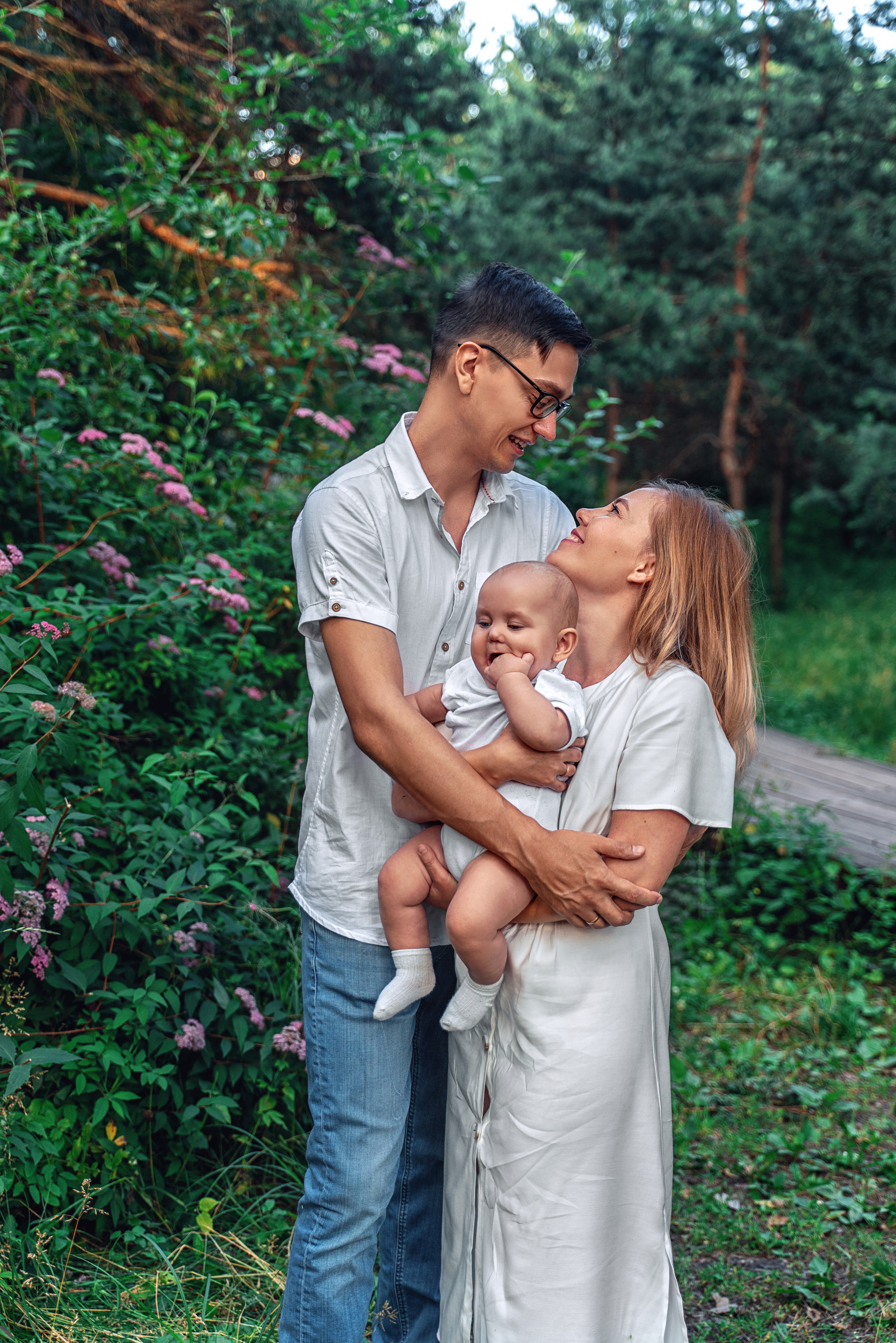 Прогулка в Сосновом бору. Фотограф \ Видеограф на Крещение, Венчание Москва| Семейные съемки