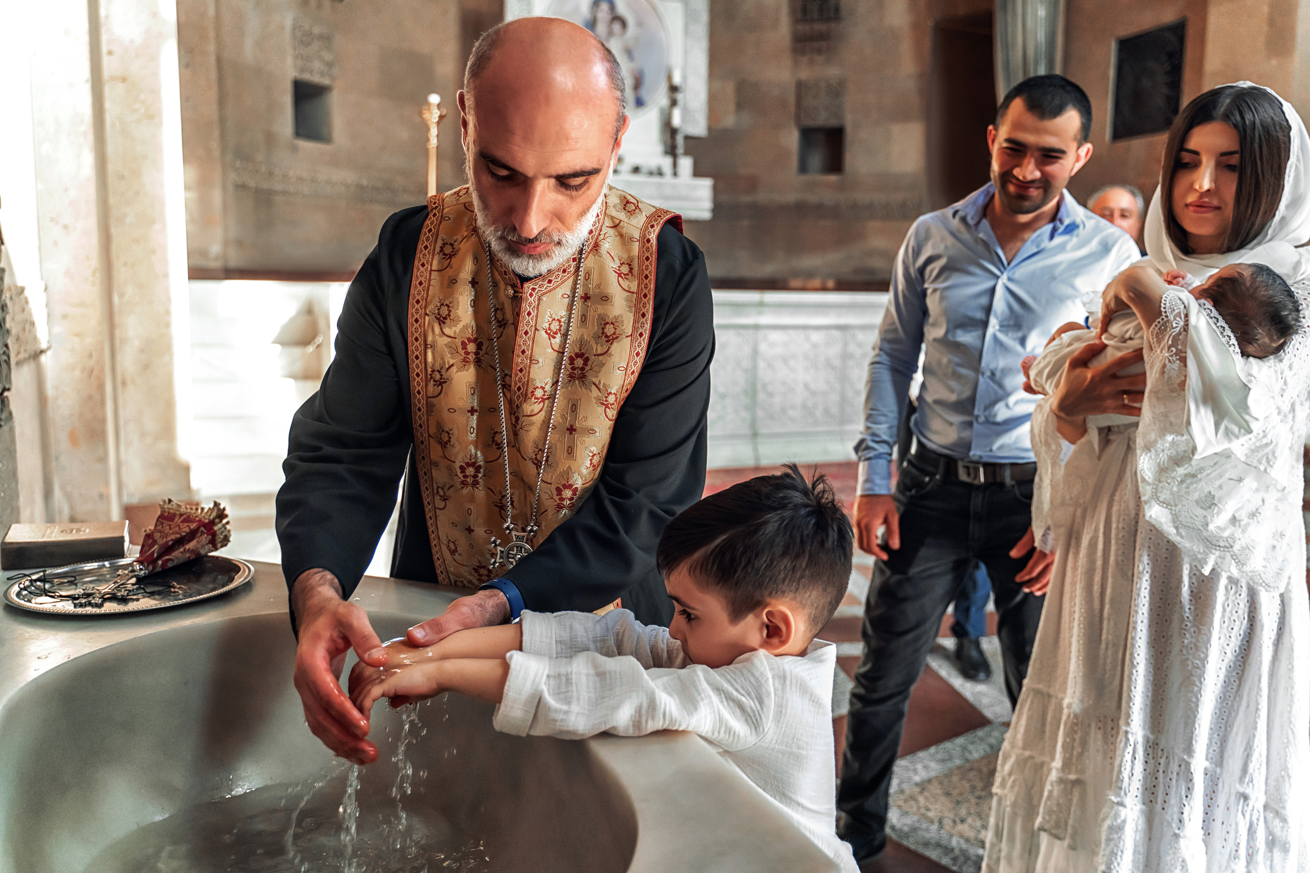 Фотограф на крещение Москва. Армянская церковь. Армянское крещение. Фотограф \ Видеограф на Крещение, Венчание Москва| Семейные съемки