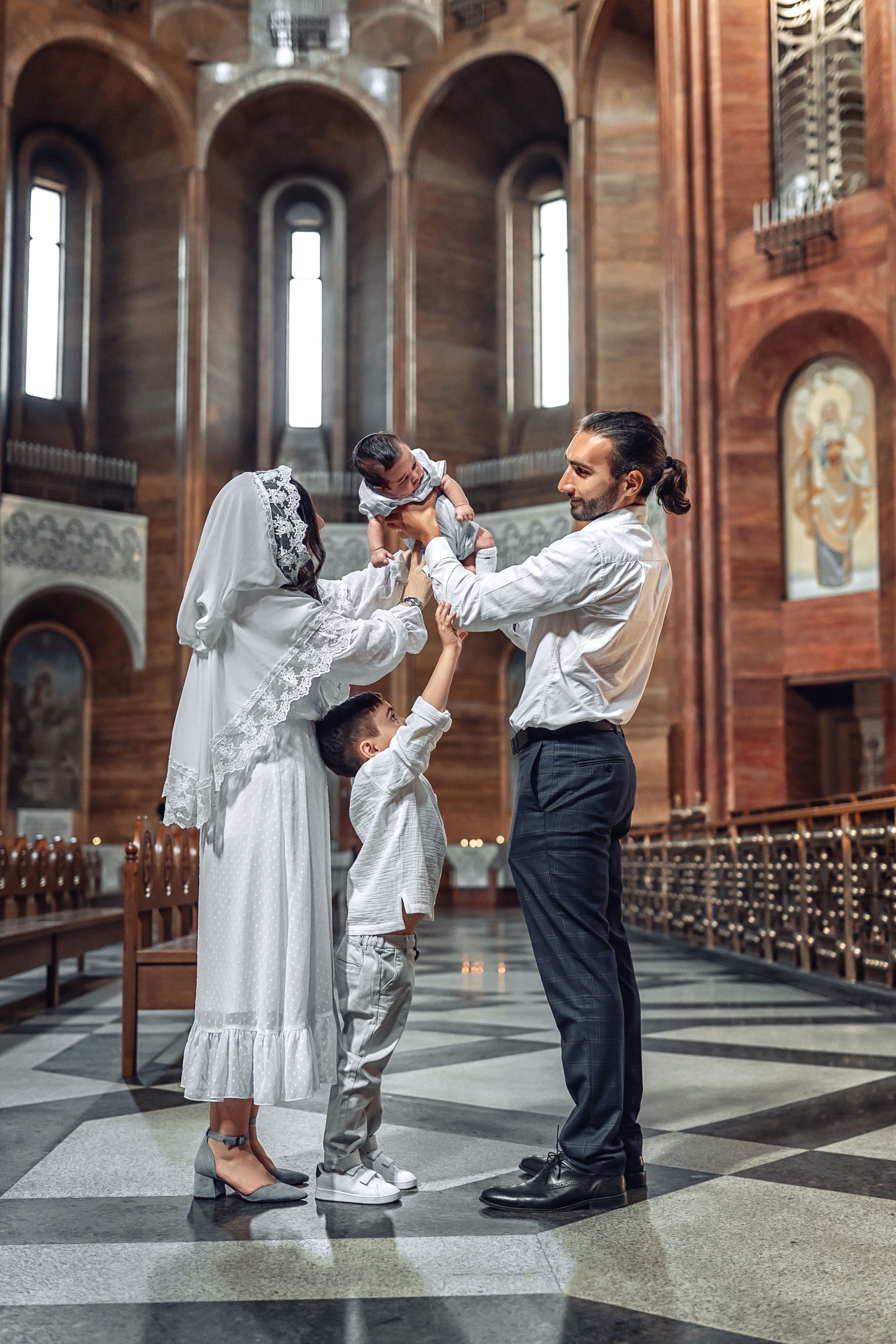 Фотограф на крещение Москва. Армянская церковь. Армянское крещение. Фотограф \ Видеограф на Крещение, Венчание Москва| Семейные съемки