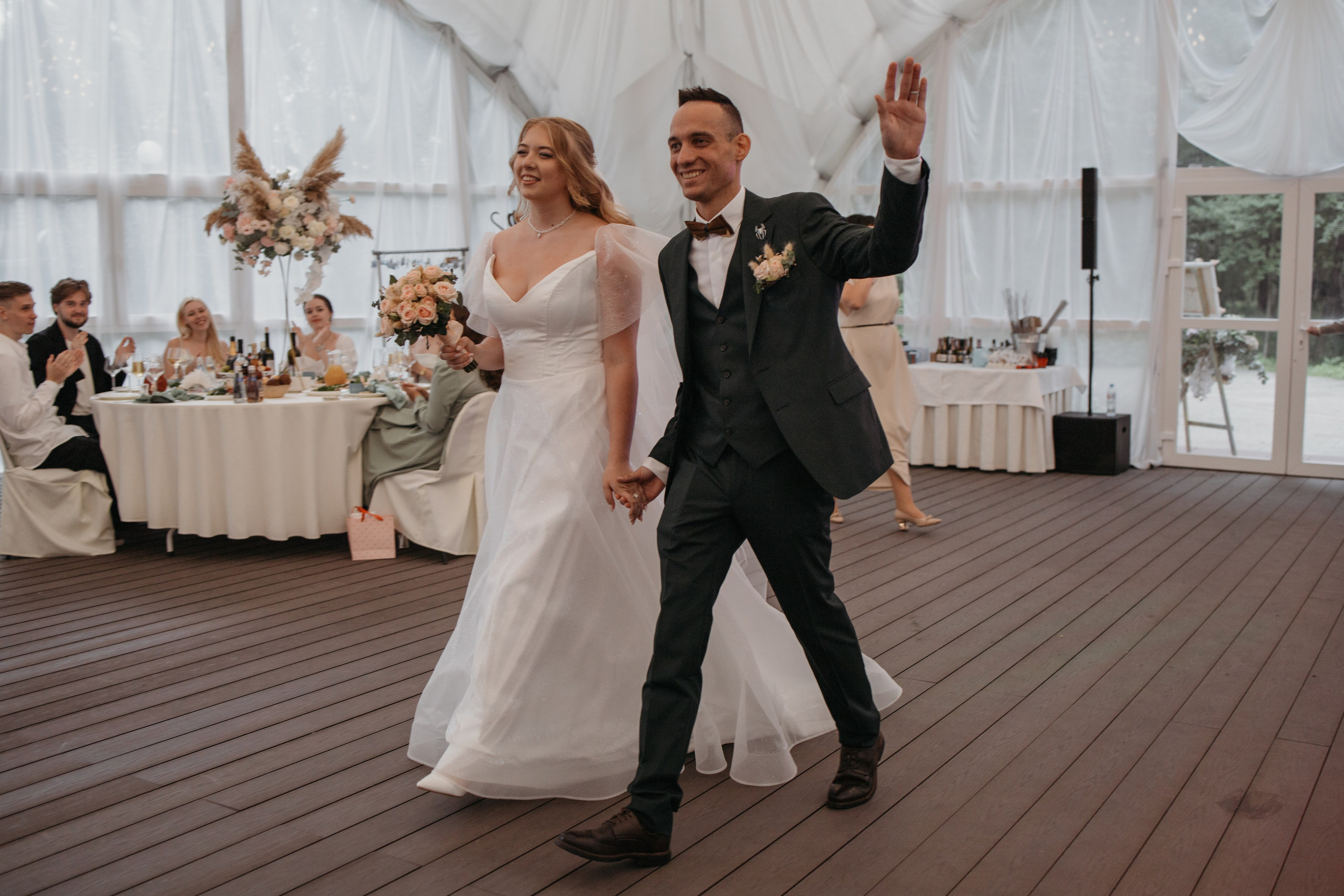 Летняя свадьба за городом. Свадебный фотограф в Москве Аля Загирова