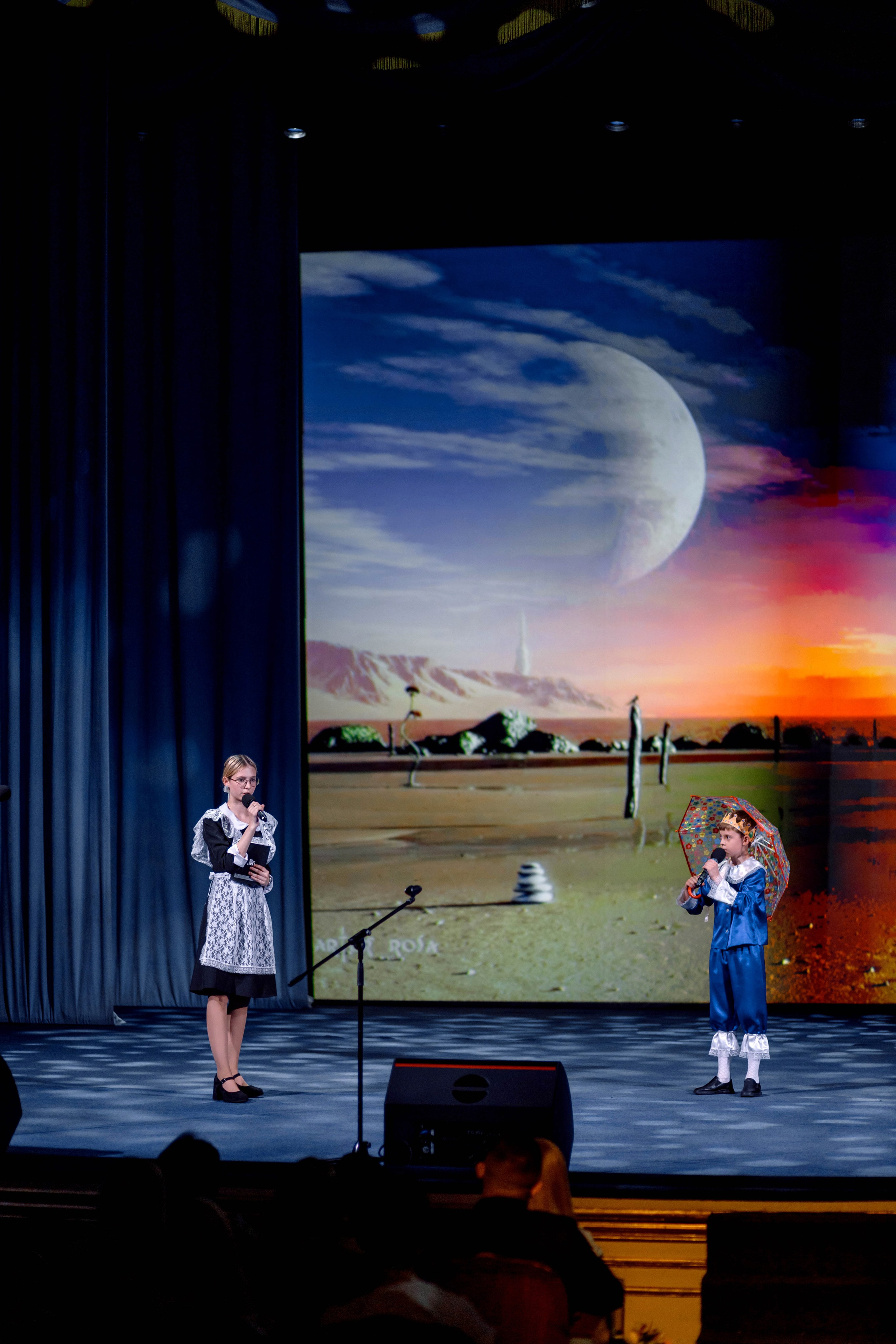 Гимназия 25 — последний звонок (Драм Театр). Свадебный фотограф Иркутск, репортажный фотограф Иркутск