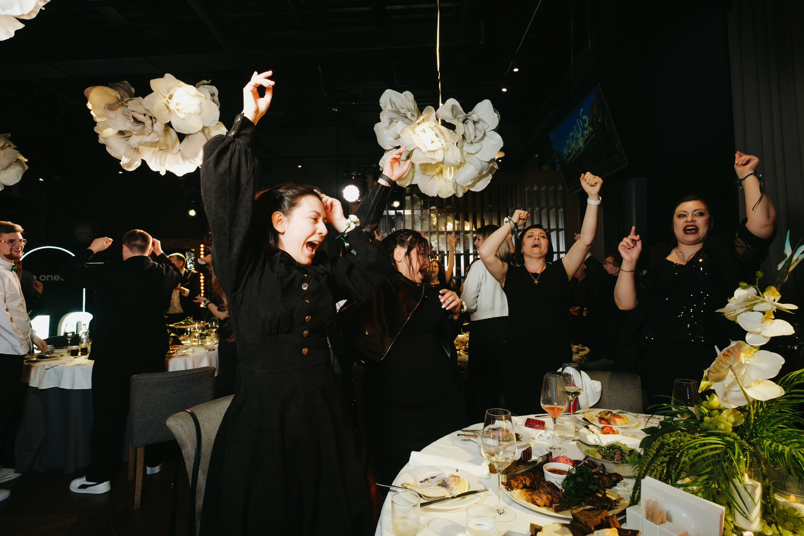 Корпоратив в Сириусу (Адлер) 10 лет компании. Свадебный фотограф Денис Ожигин в Краснодаре и крае. Эмоциональная и стильная съемка вашего дня