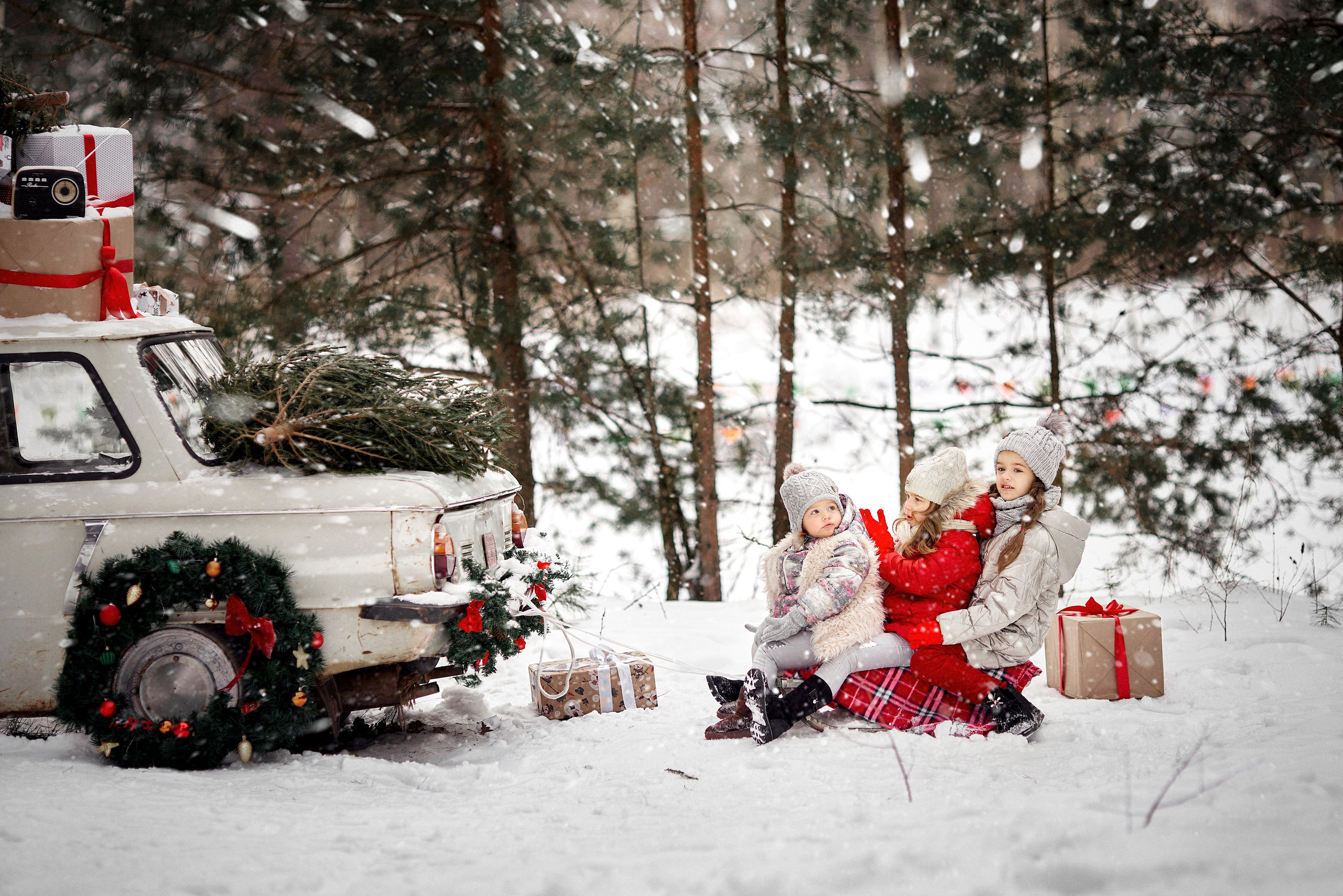 Семья с машиной. Свадебный и семейный фотограф Игорь Елагин