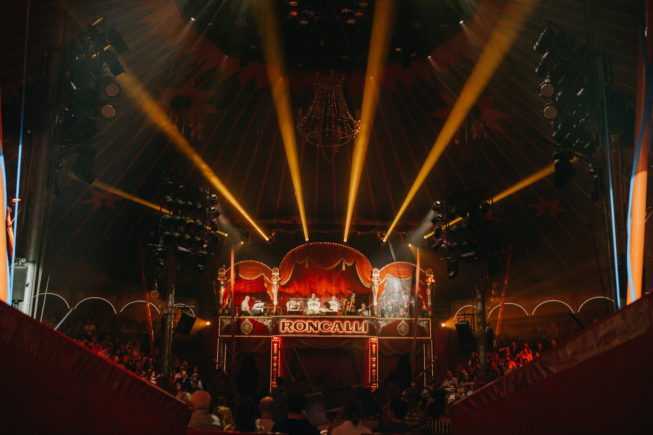 Cirqus Roncalli. Köln. Germany. Wedding Event ART Photographer