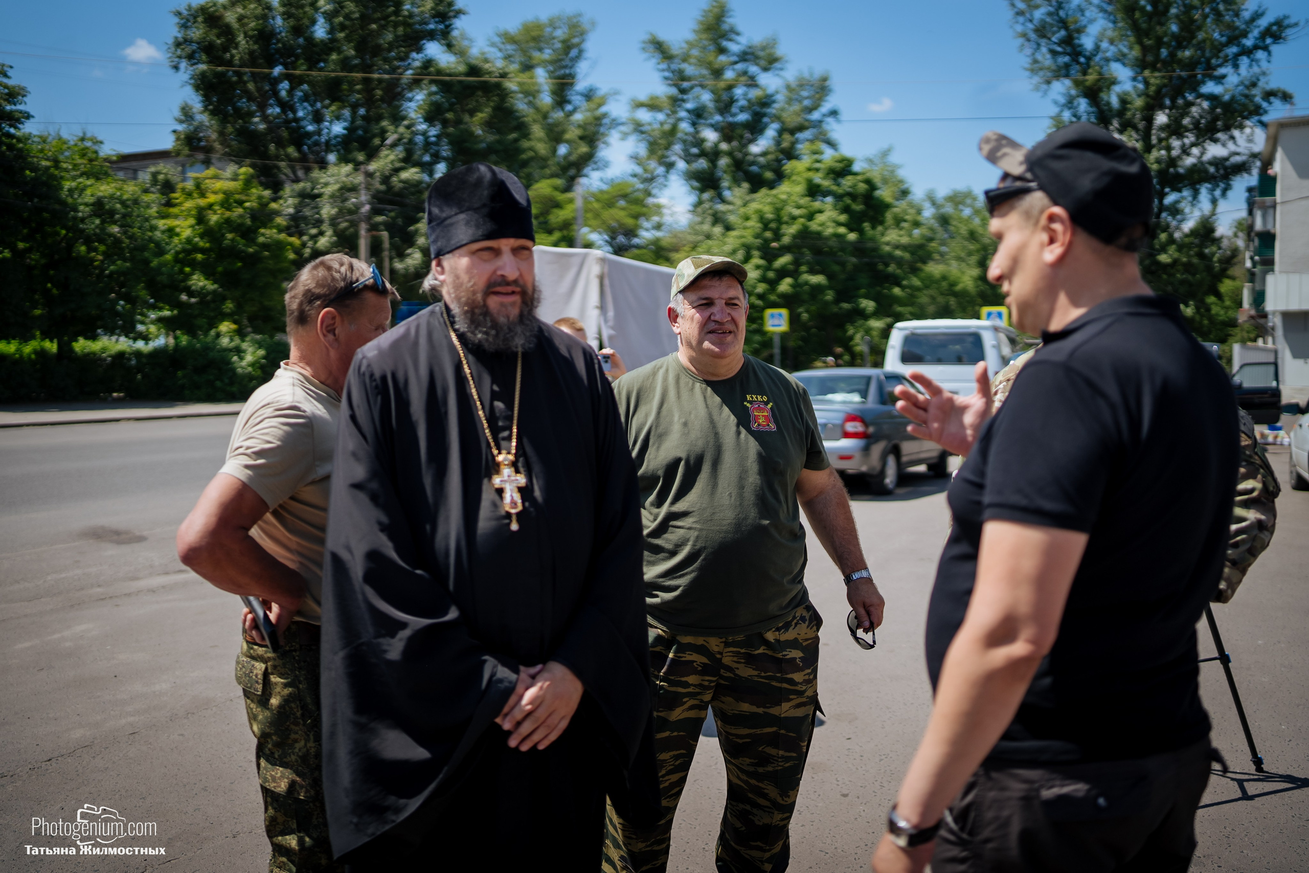 8 июня «Патриоты из Курска» сбор гуманитарной помощи у кинотеатра «Родина». Фотограф Нижний Новгород Татьяна Кейод