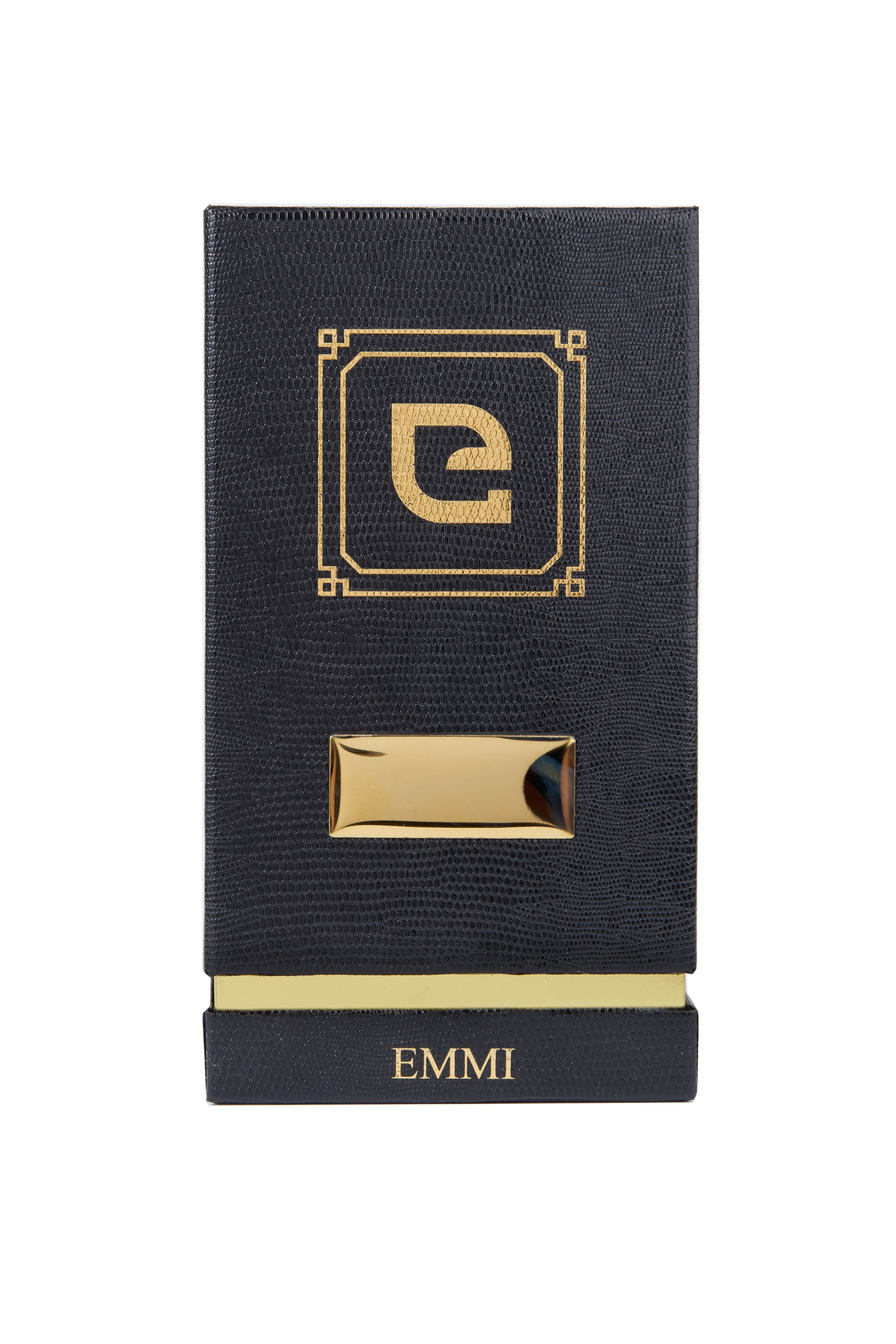 Каталог на белом под обтравку. Предметная фотография