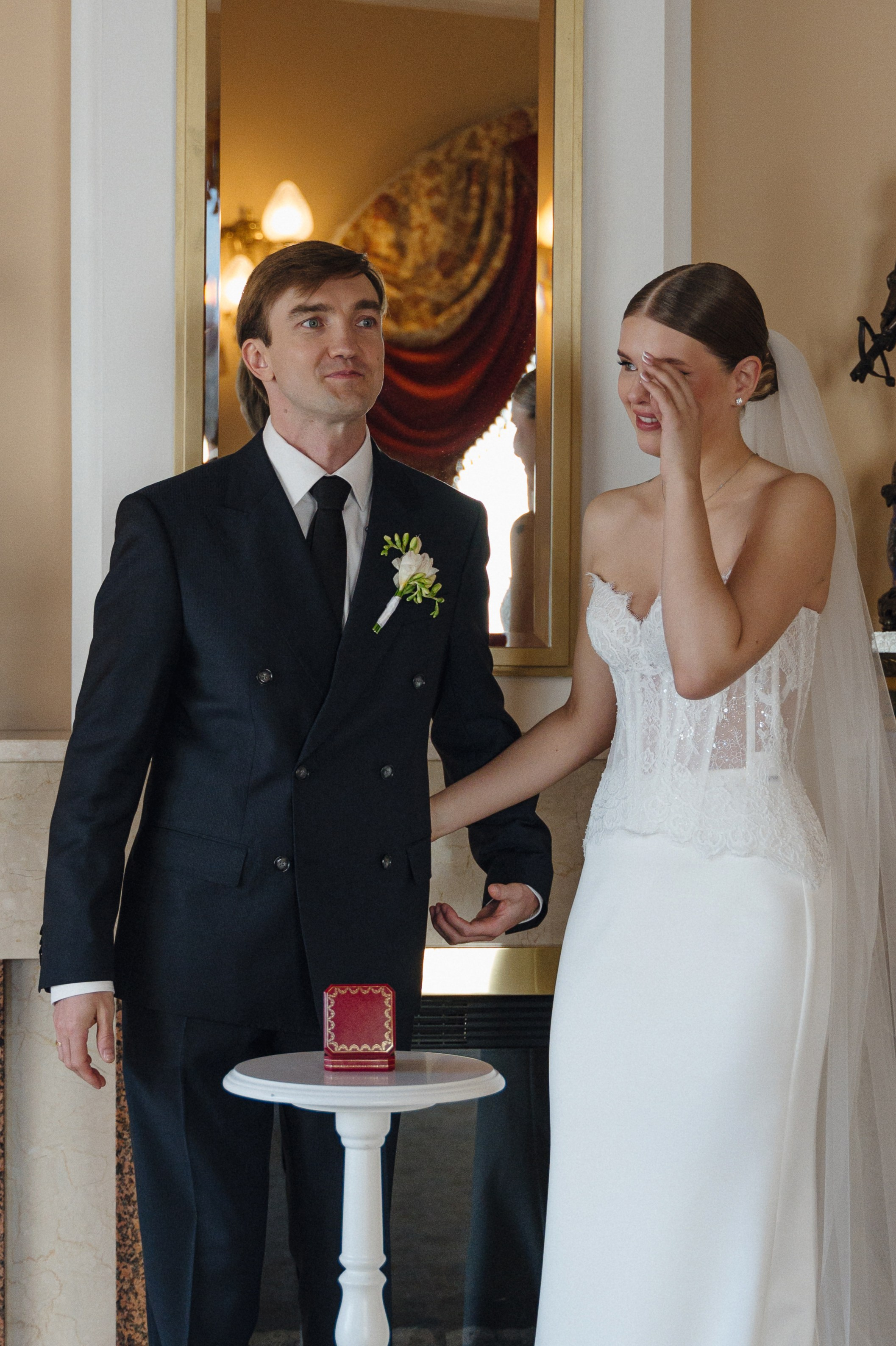 Дмитрий и Луиза. Гостиница Националь и ресторан Белуга. Свадебный фотограф Москва и Санкт-Петербург. Анастасия Чудина