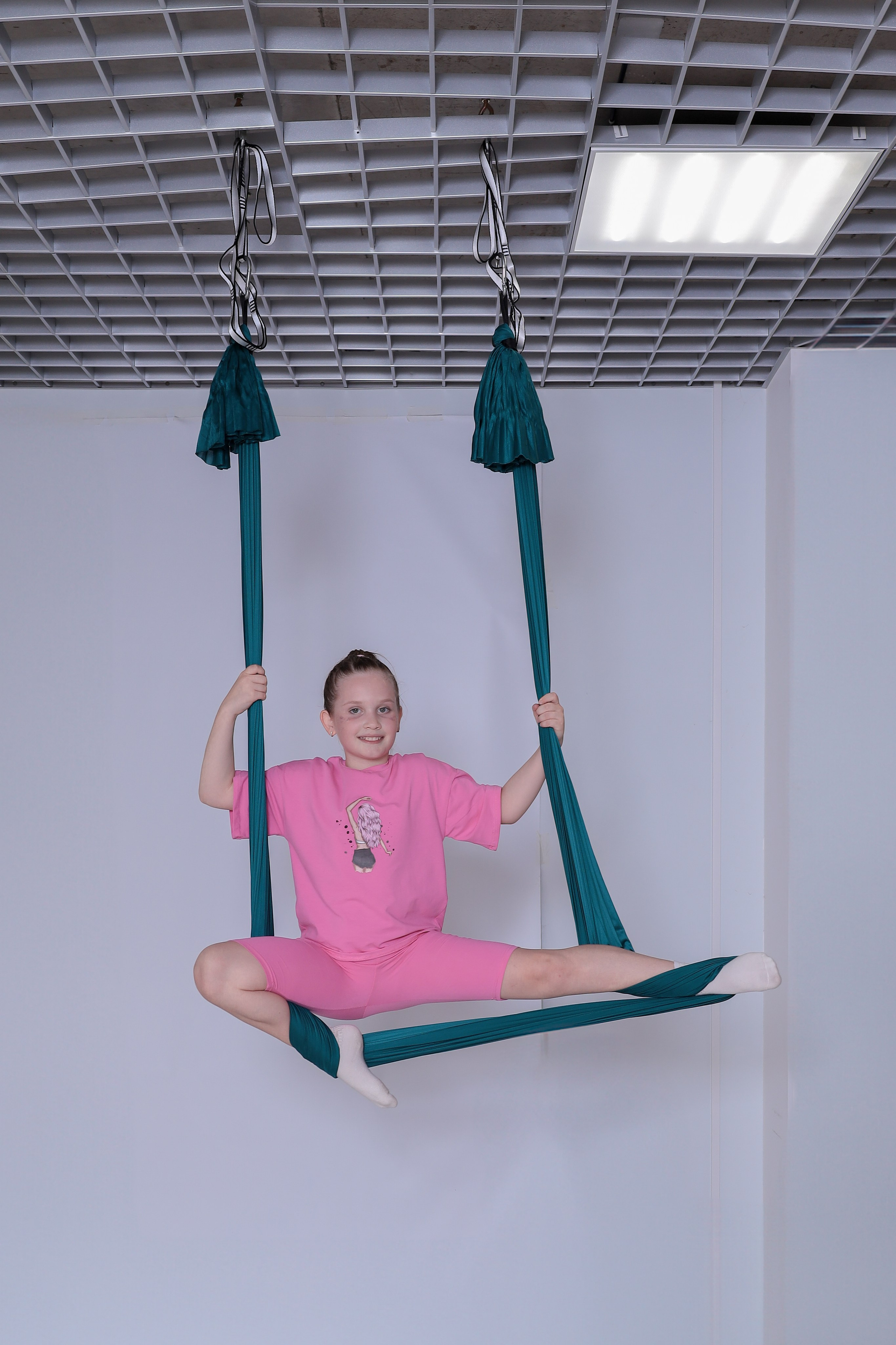 Детская аэройога. Фотограф Надршина Лилия