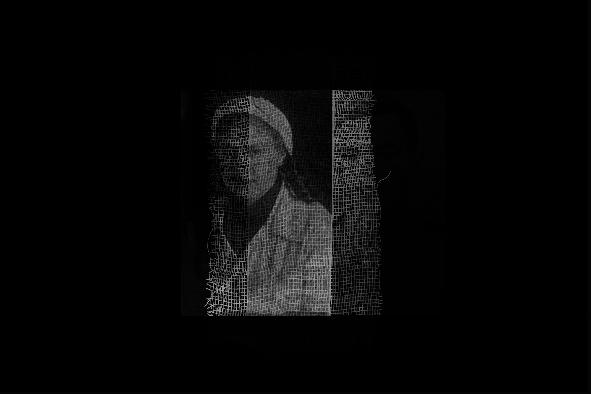 «Ещё в Мозыре с ранением мягких тканей лица находился молоденький лейтенант Щетинин Василий.  Симпатичный, можно сказать, привлекательно красивый блондинчик среднего роста. Первичное заживление раны оставило след, как чёрточку простым карандашом. Она его не уродовала, а наоборот украшала. Находился ну и что? Как и все, находились, лечились, и уезжали, на прощание скажут: «До свидания».	И вдруг – в Рембертуве, получаю от него письмо скромного содержания, пишет о своей службе, бывает в боях. Ответное письмо ему написала, не могла же я бездушной быть. А письмо, особенно в бою солдату дух поднимает. Так началась наша переписка.Через некоторое время он вновь поступает в госпиталь... На этот раз ранение правого предплечья с нарушением целостности кости, наложили ему гипс... Встречи наши были коротки, о своих чувствах не говорили. В Рембертуве мы вечером сфотографировались: Щетинин Василий, я, Ахметов, Зоя Фарвазова. Но фото очень плохое, мы и не мы. У него рука зажила, и он выписывается и едет в свою часть. Стала получать от него письма из Германии. Я ещё раз сфотографировалась одна и послала ему. А он моё и своё фото соединил в одно и прислал мне 19 штук, одиночных и соединённых. Когда наша переписка закончилась и как, я не помню. Я понимала, что он своим вниманием ко мне доказывал, что любил меня, но о любви не писал и не говорил. Он очень скромен был и прост.»