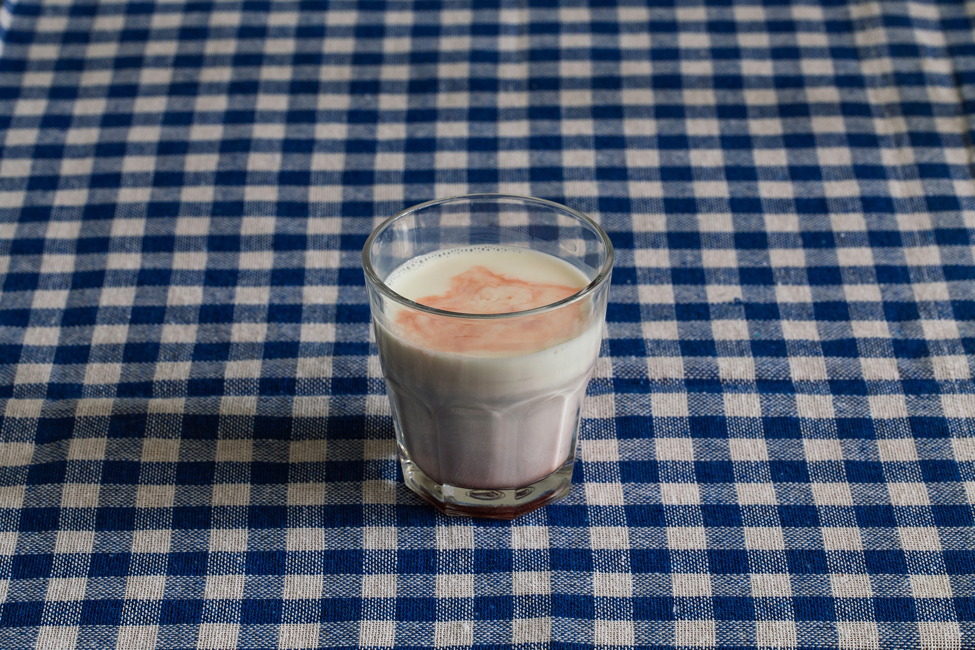 “Иногда, чтобы подчеркнуть, что я хозяин положения, я сопротивлялся в полную силу, выплевывал пищу и «сдувал» ее из поднесенной ко рту ложки. В этом случае «кормящие» применяли болевые приемы (особенно в апреле и июне), кожа щек оказывалась содранной, а на внутренних сторонах щек возникали кровоподтеки, которые потом «заботливые» врачи мазали зеленкой” из «Горький, Москва, далее везде» (1989)