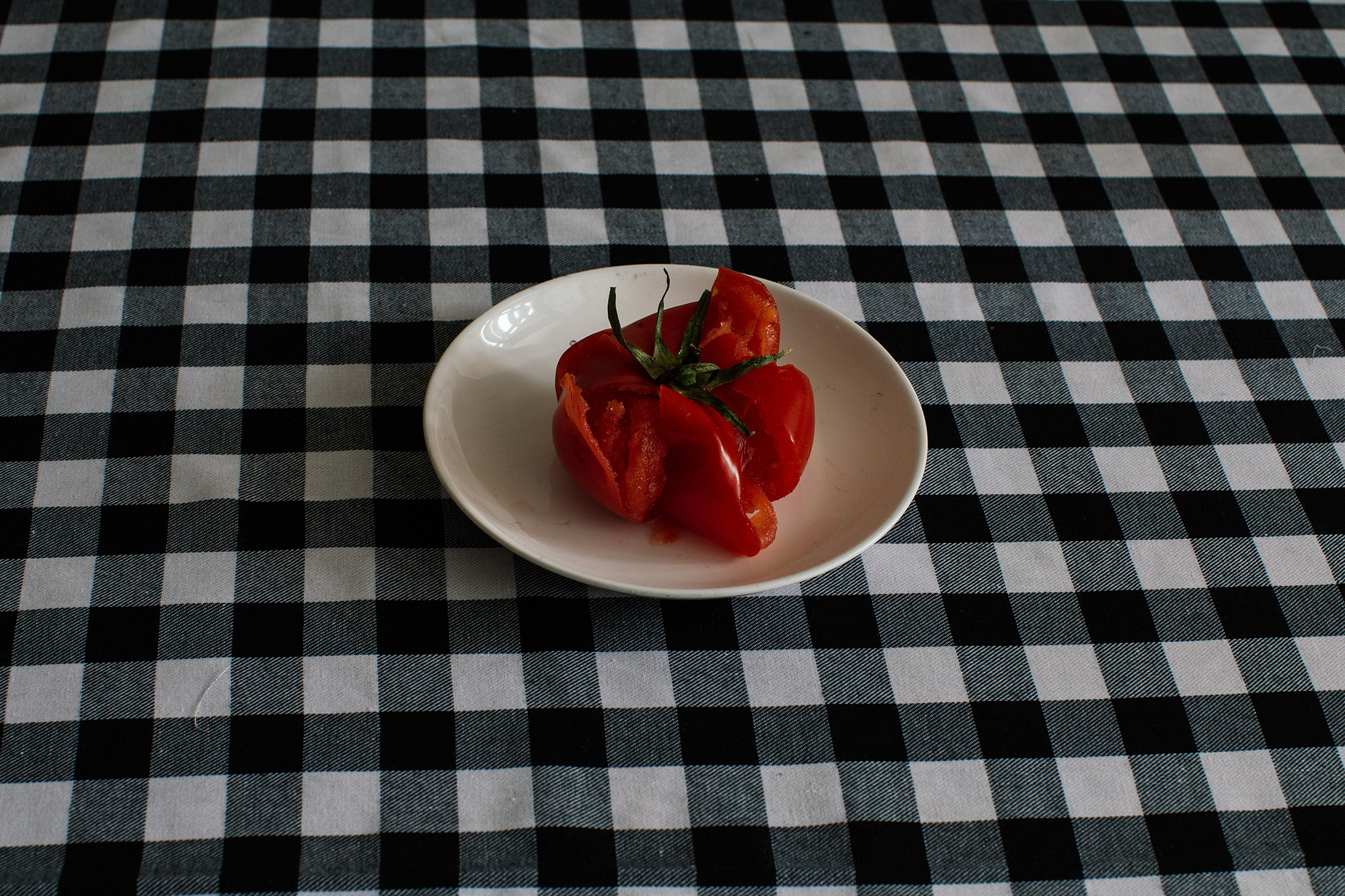 “...мне стали делать подкожные (в бедра на обеих ногах) и внутривенные вливания в дополнение к принудительному питанию. Всего мне было сделано в августе и сентябре 25 вливаний. Каждое вливание длилось несколько часов, ноги болезненно раздувались; весь этот, а иногда и следующий день я не мог ходить – ноги не сгибались” из «Горький, Москва, далее везде» (1989)