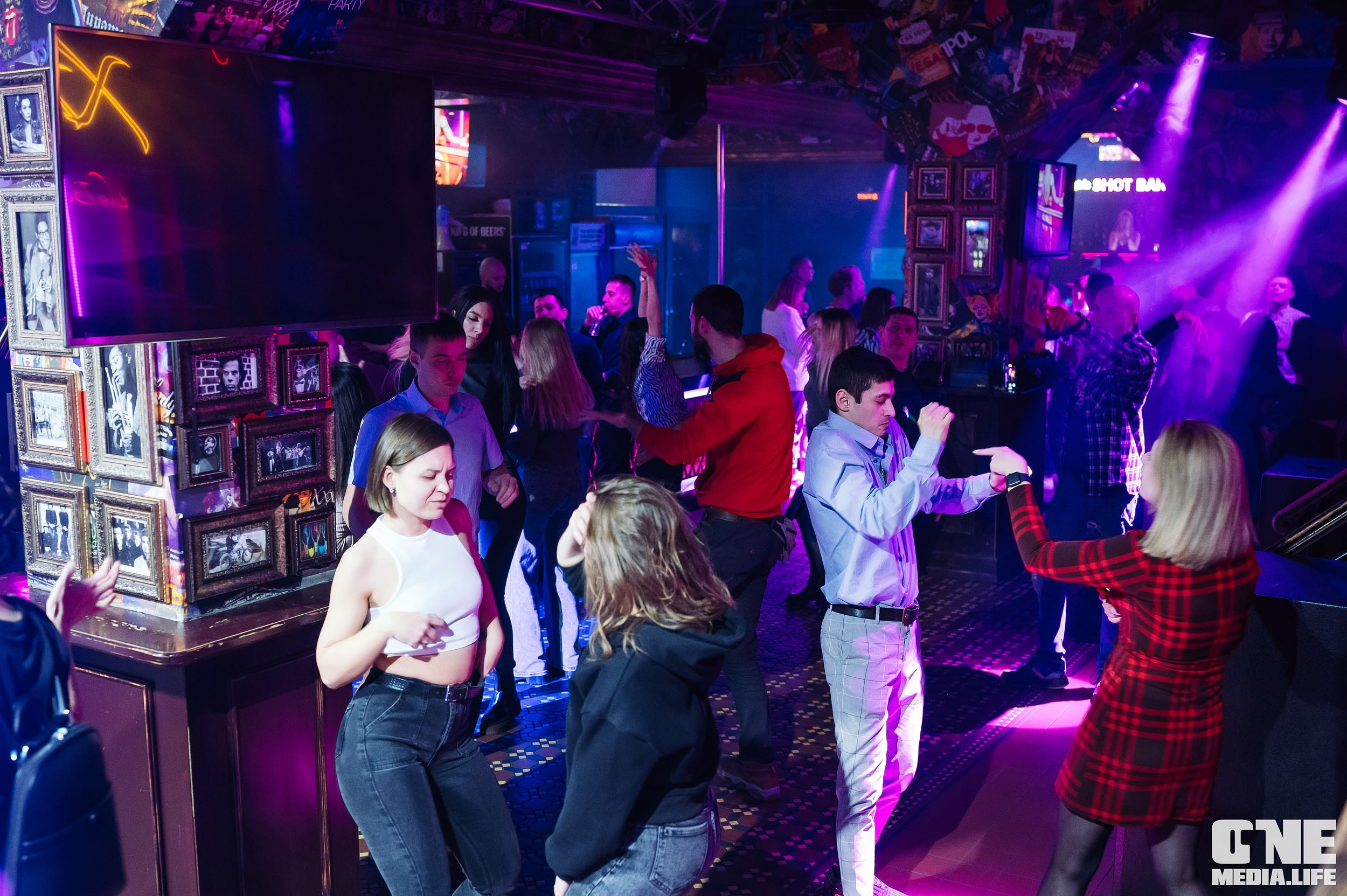 Пятничная туса в XxxX. One Media Life: фоторепортажи, фотоотчеты с мероприятий и заведений