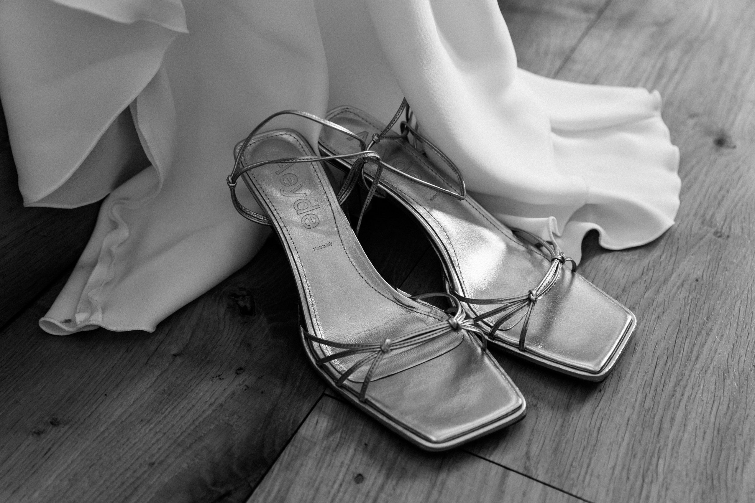 Ana & Tom Wedding at Notley Abbey. Moments Catchers — Wedding Photography & Video Duo in London