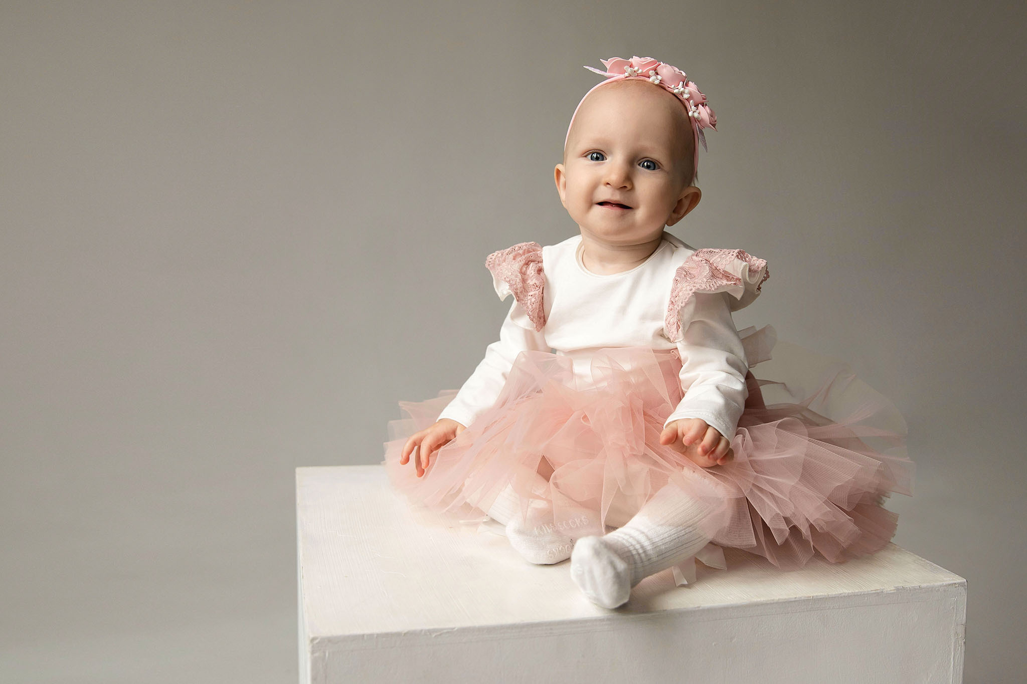 Мама и дочка фотосессия на циклораме в Краснодаре. Семейный и свадебный фотограф в Краснодаре. Кристина Ендальцева