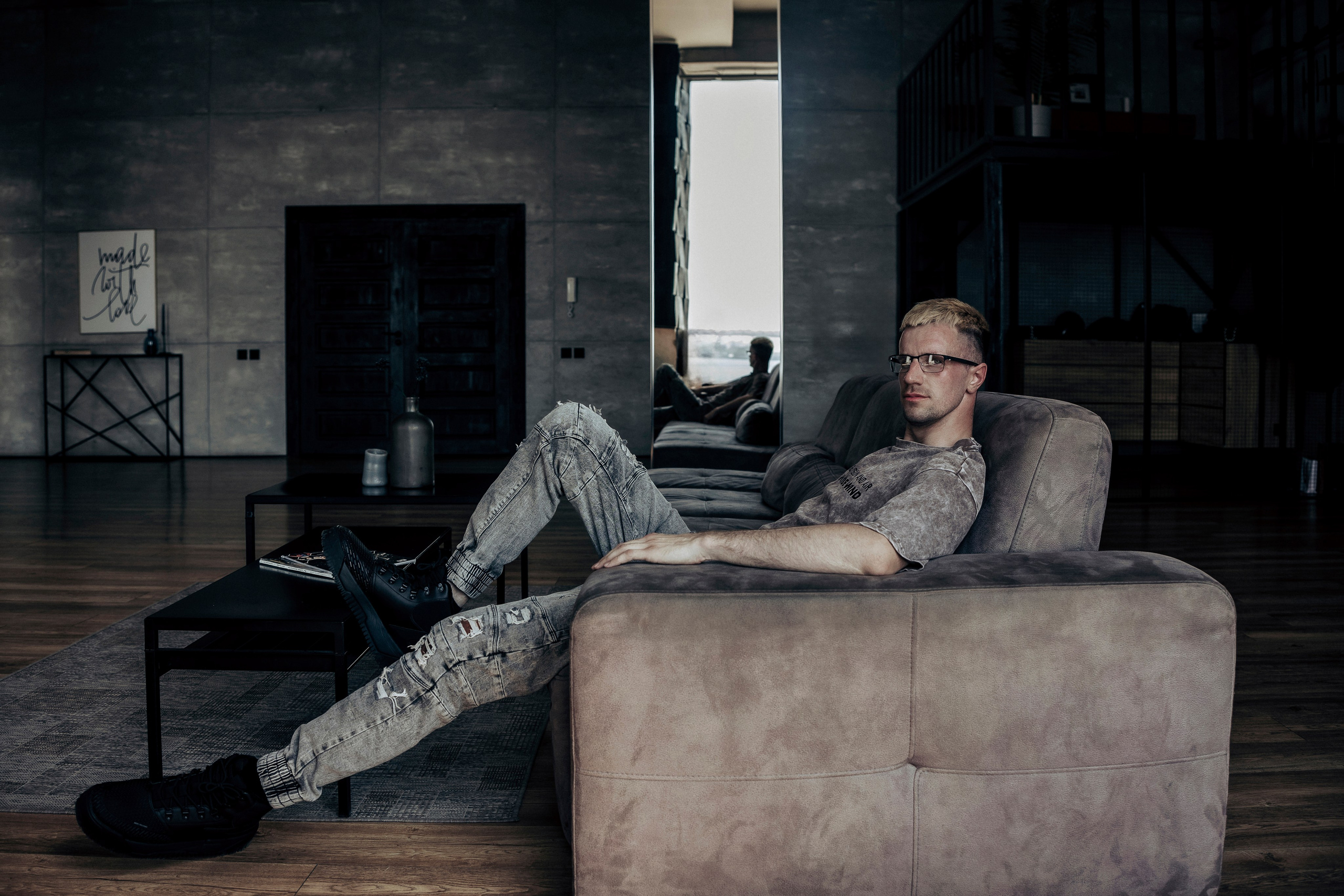 Мужская фотосессия в пространстве G47, на мотоцикле в Невской ратуше и в фотостудии «Art Place». Профессиональный фотограф в Санкт-Петербурге Александр Волосенцев