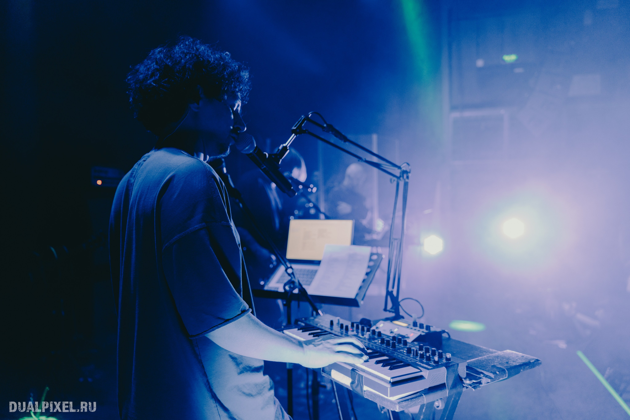 DenDerty концерт в Москве 30.03.2025. Магия музыки в кадре: Концертная Фотография