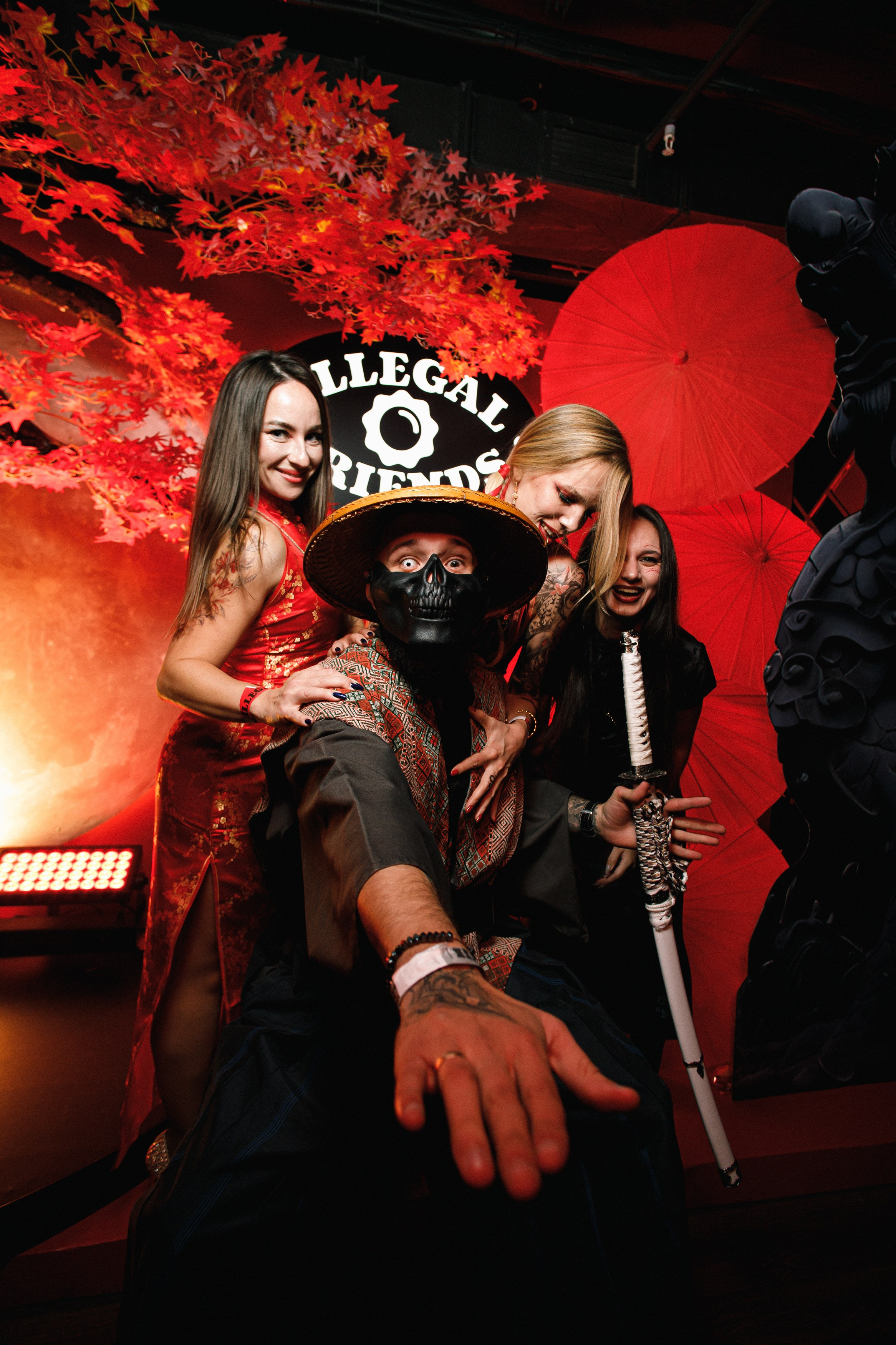 ILLEGAL FRIENDS | ASIA. СВОИ. ФОТООТЧЕТЫ-СОБЫТИЯ-МЕСТА