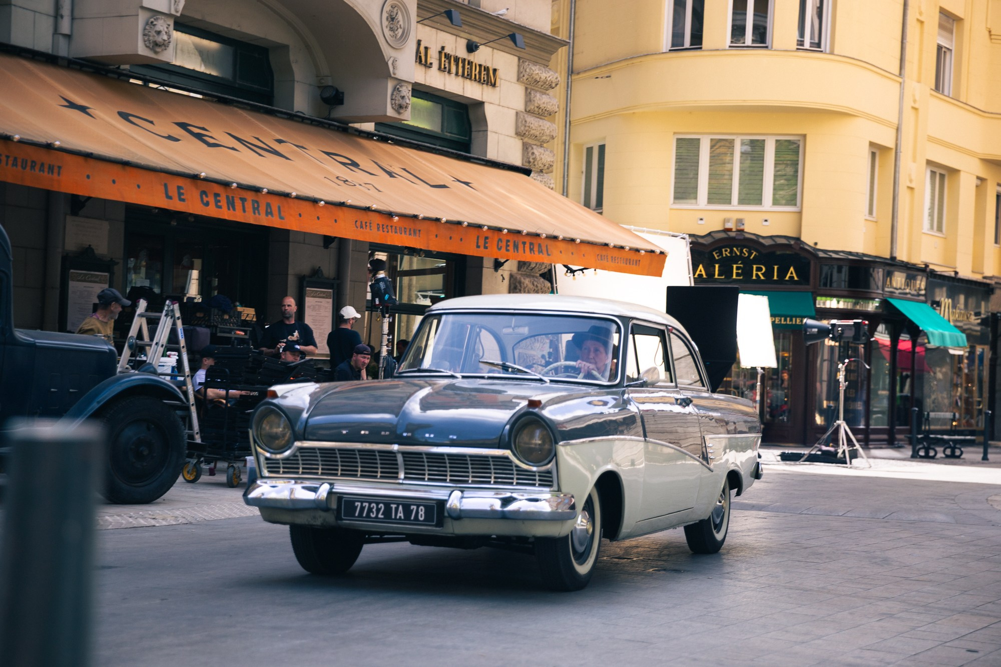 Dinner with Audrey. Behind the Scenes. Photographer in Budapest  — Yura Knyazev