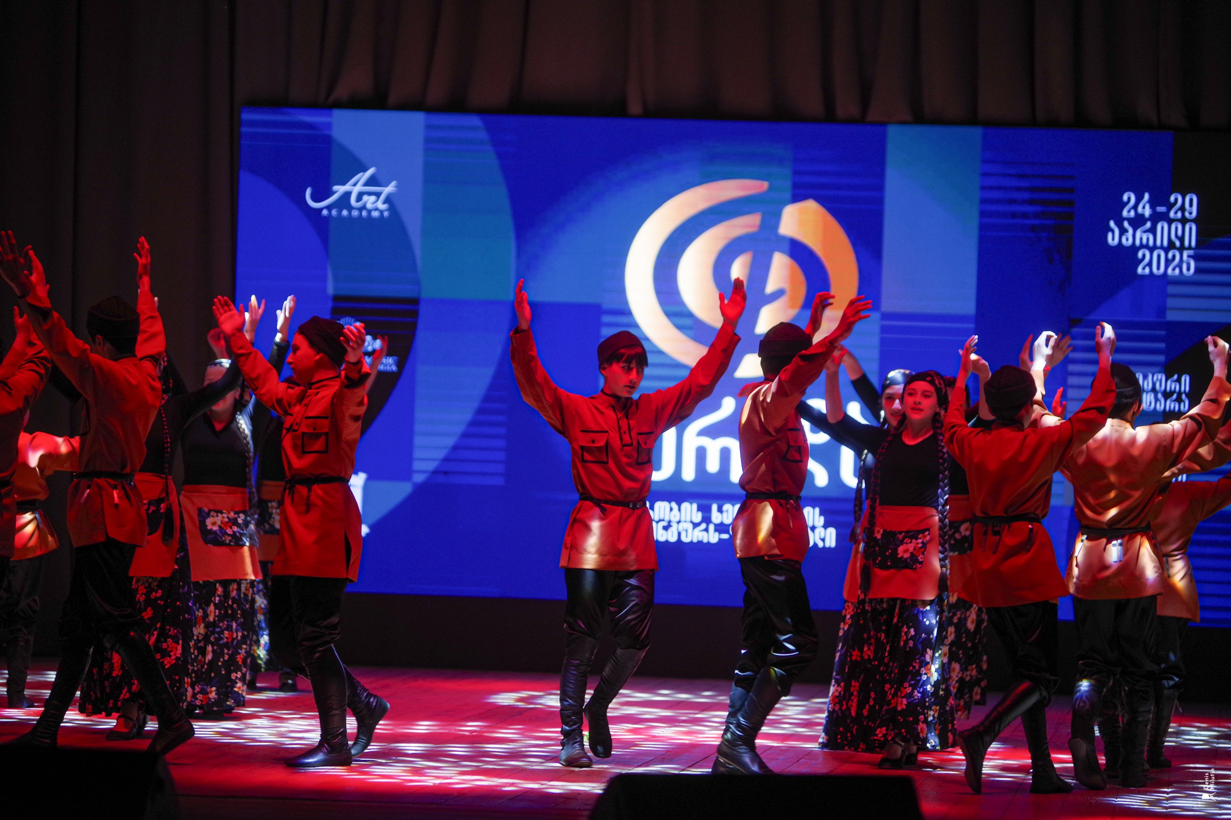 Танцы в Хоби. Портретный фотограф Денис Милютин