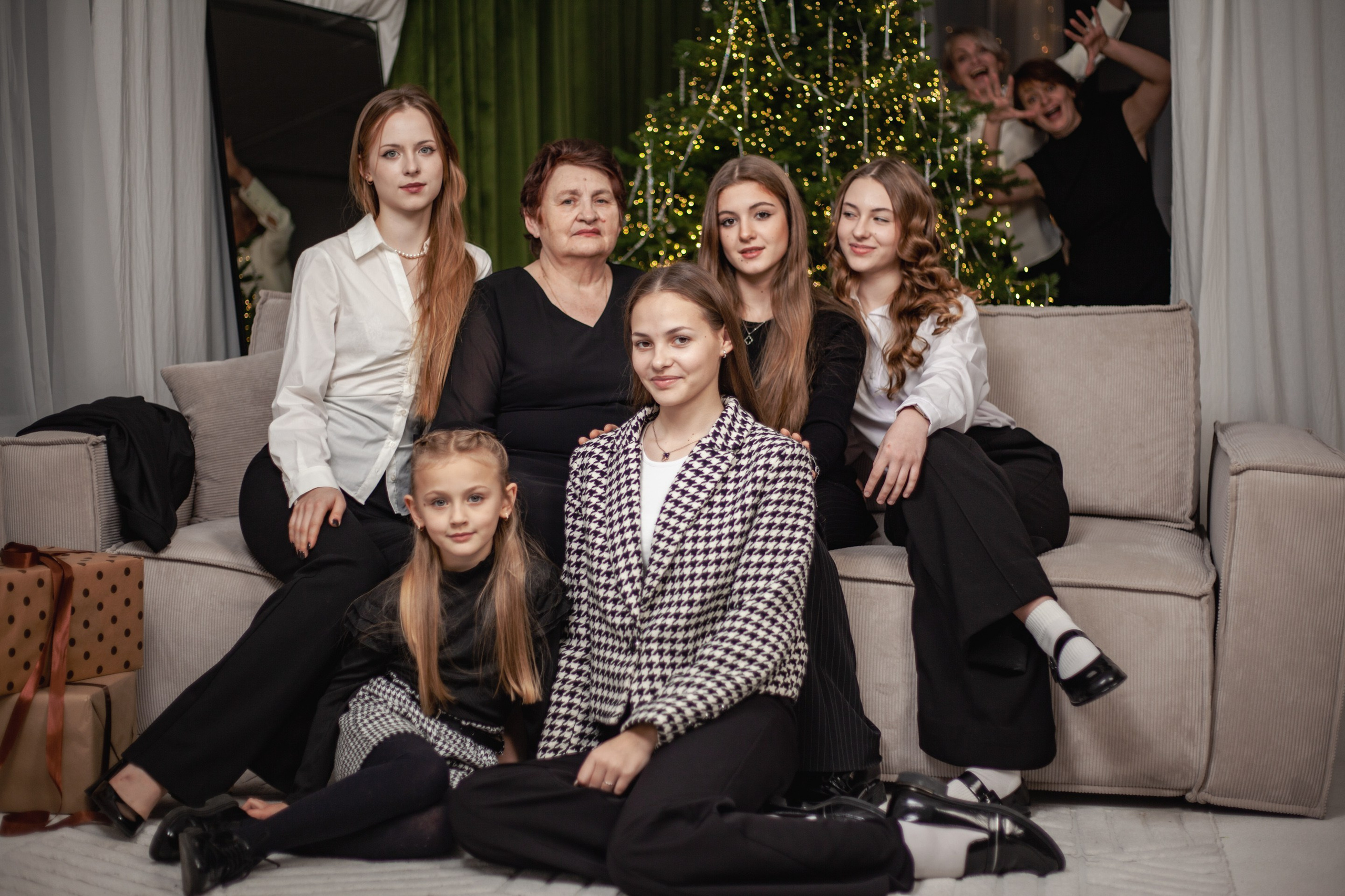 Новогодняя Студия. Уличный фотограф Города N