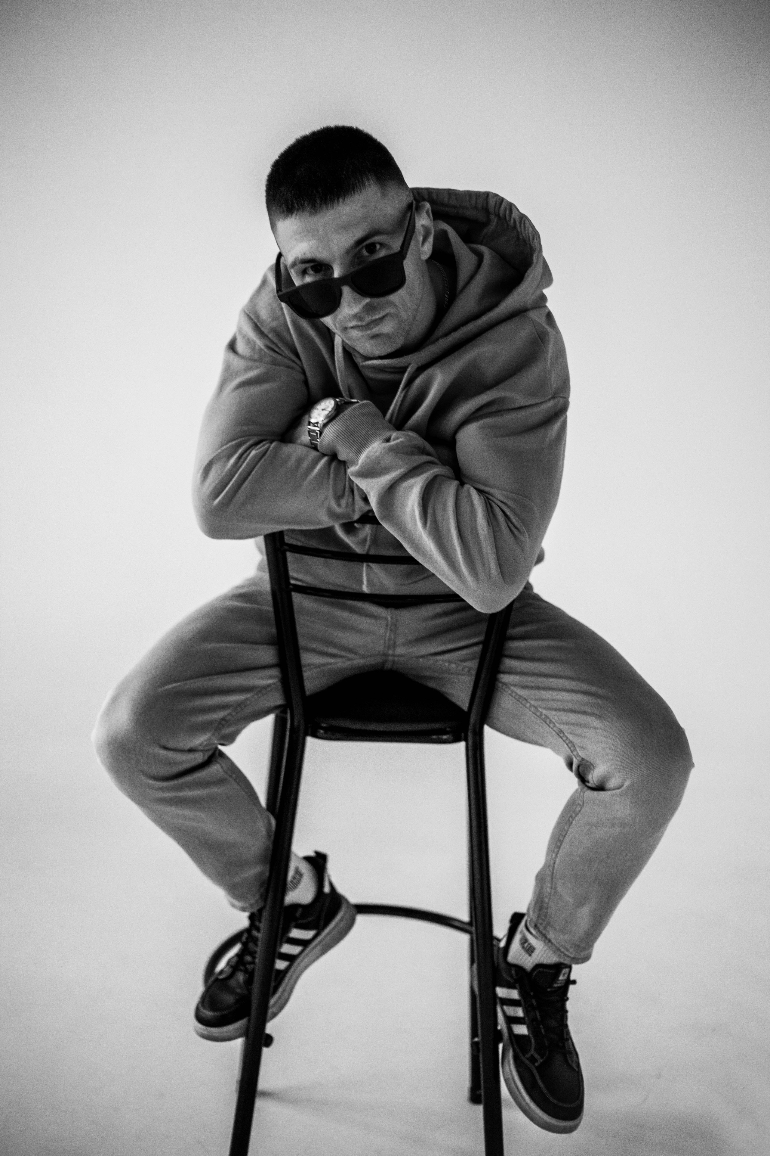 Студия. Уличный фотограф Города N