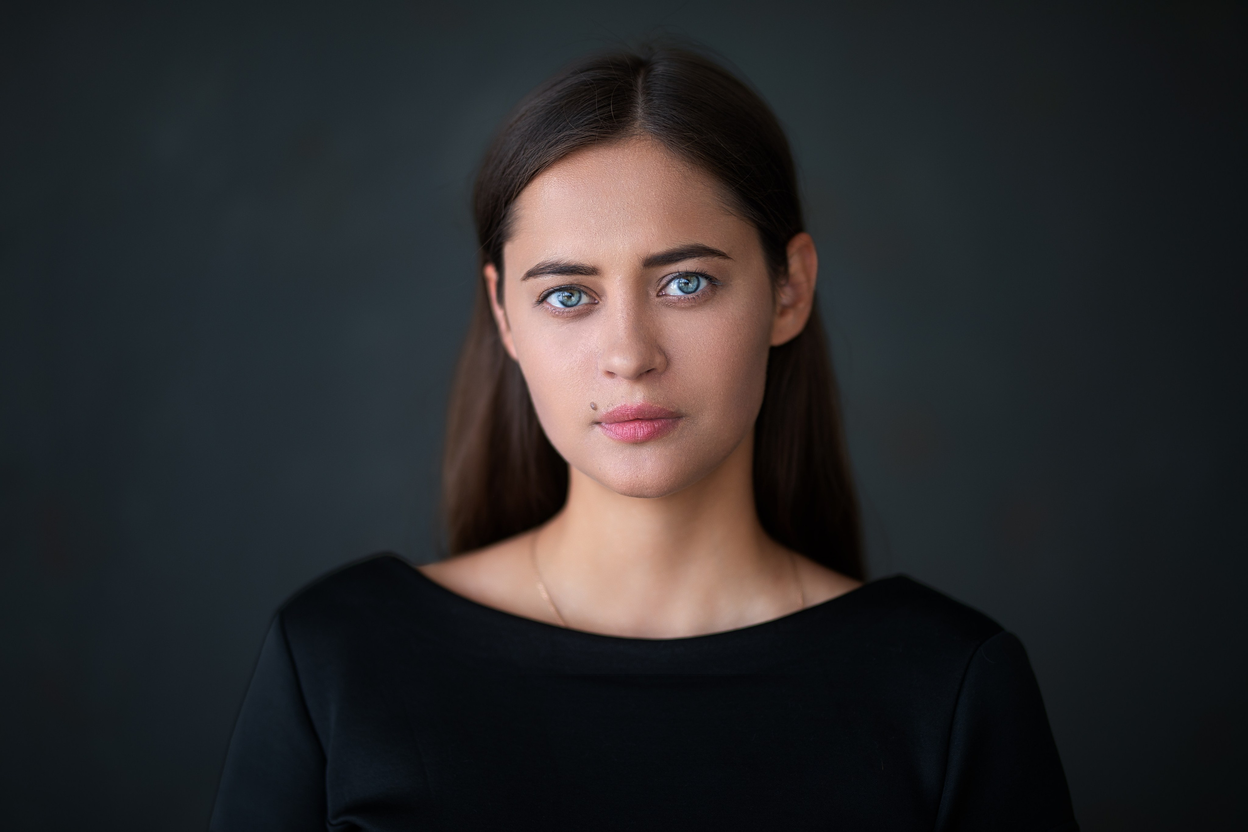 Съемка с Ольгой в студии с минимальным интерьером в формате для «себя»