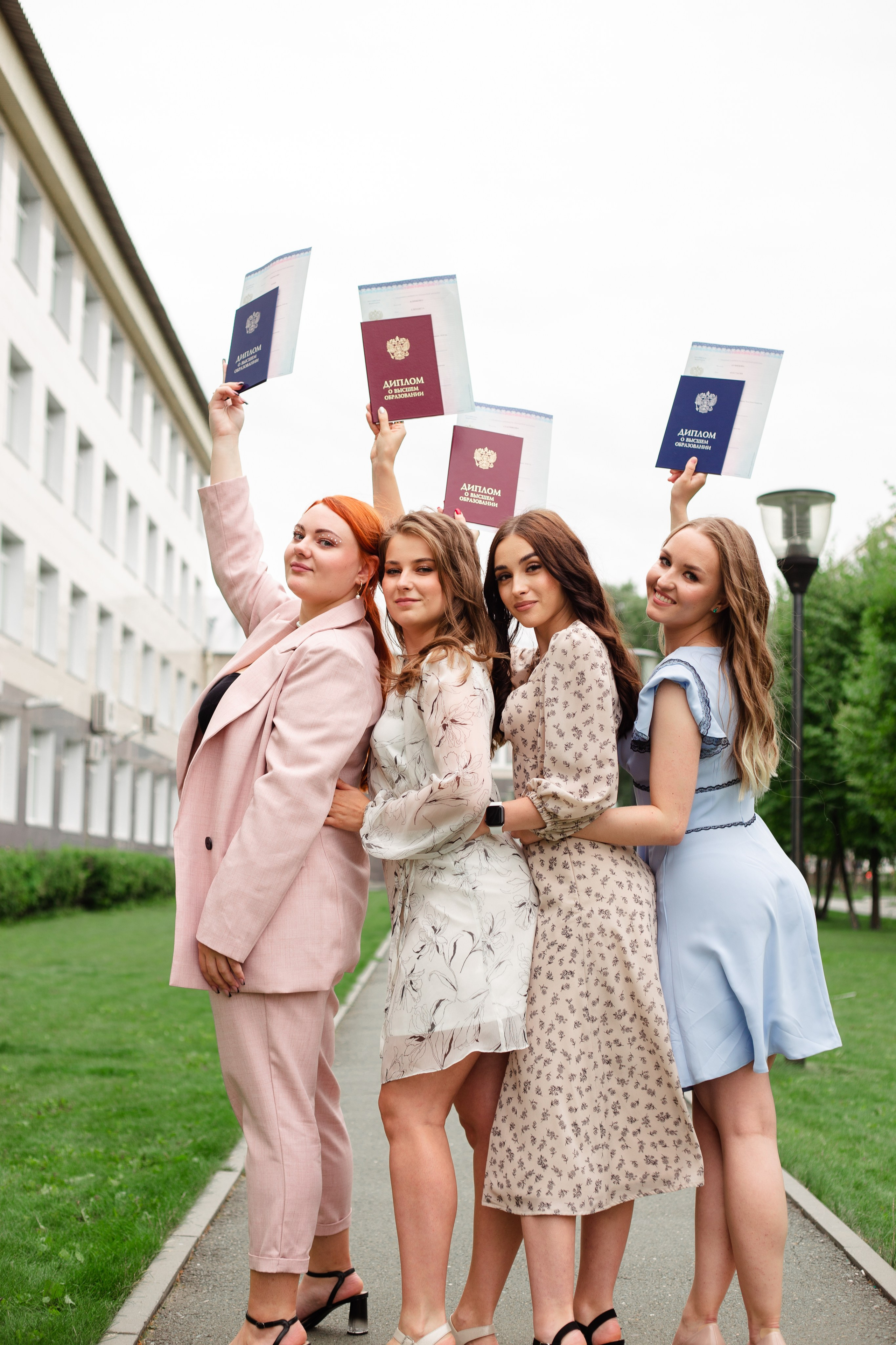 Вручение дипломов (СГУГиТ, 2022). Свадебный и портретный фотограф в Новосибирске Любовь Исакова