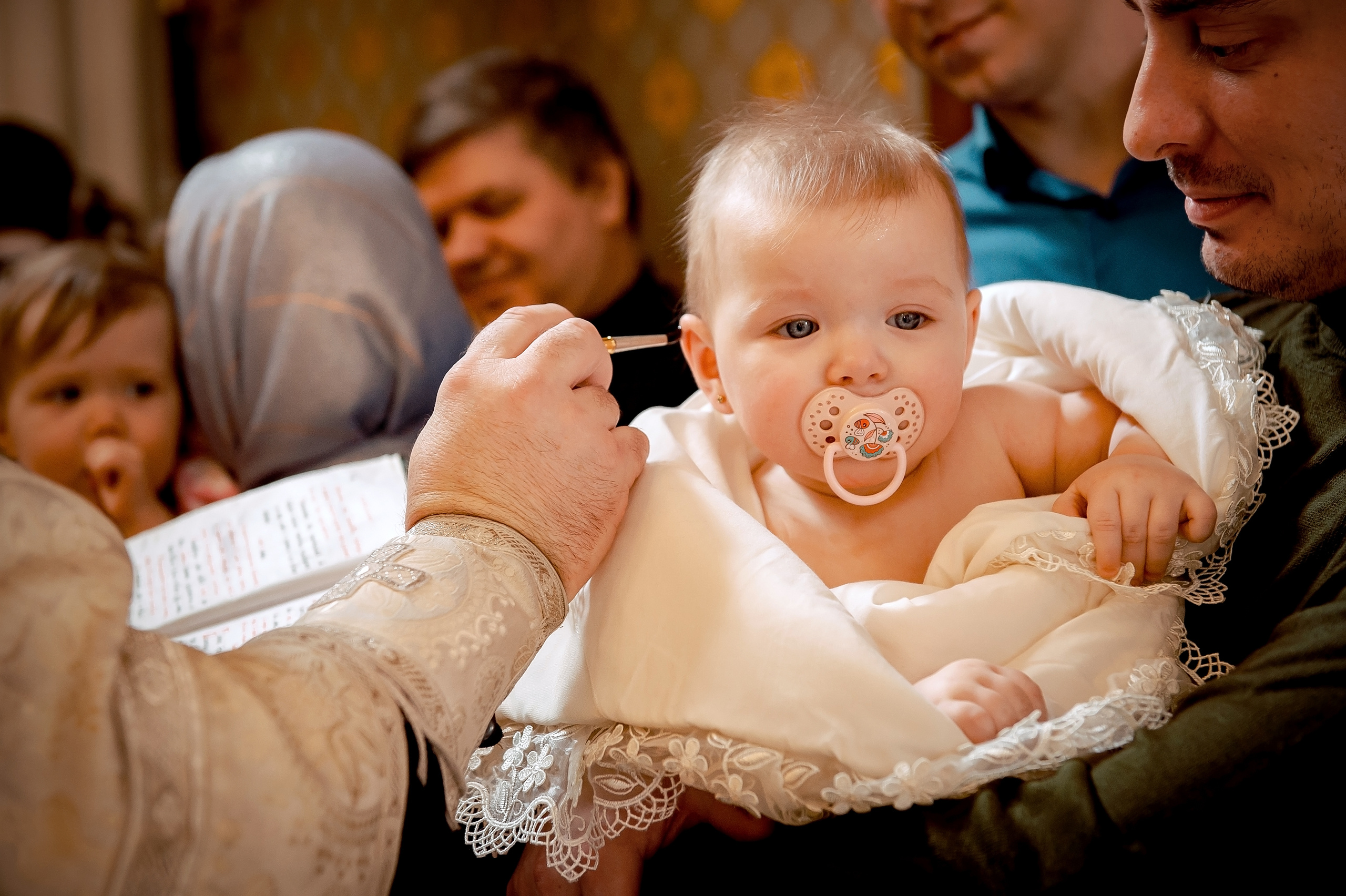 Фотосъемка крещения в Щелково. Свадебный и семейный фотограф Виктория Носачёва. Щелково, Москва и МО