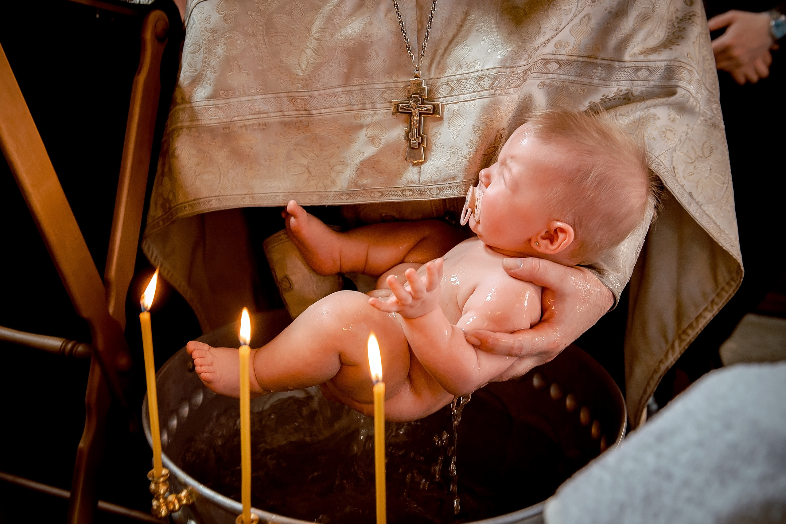Фотосъемка крещения в Щелково. Свадебный и семейный фотограф Виктория Носачёва. Щелково, Москва и МО