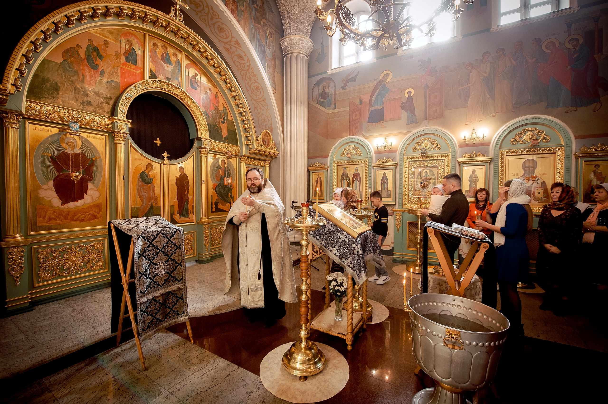 Фотосъемка крещения в Щелково. Свадебный и семейный фотограф Виктория Носачёва. Щелково, Москва и МО