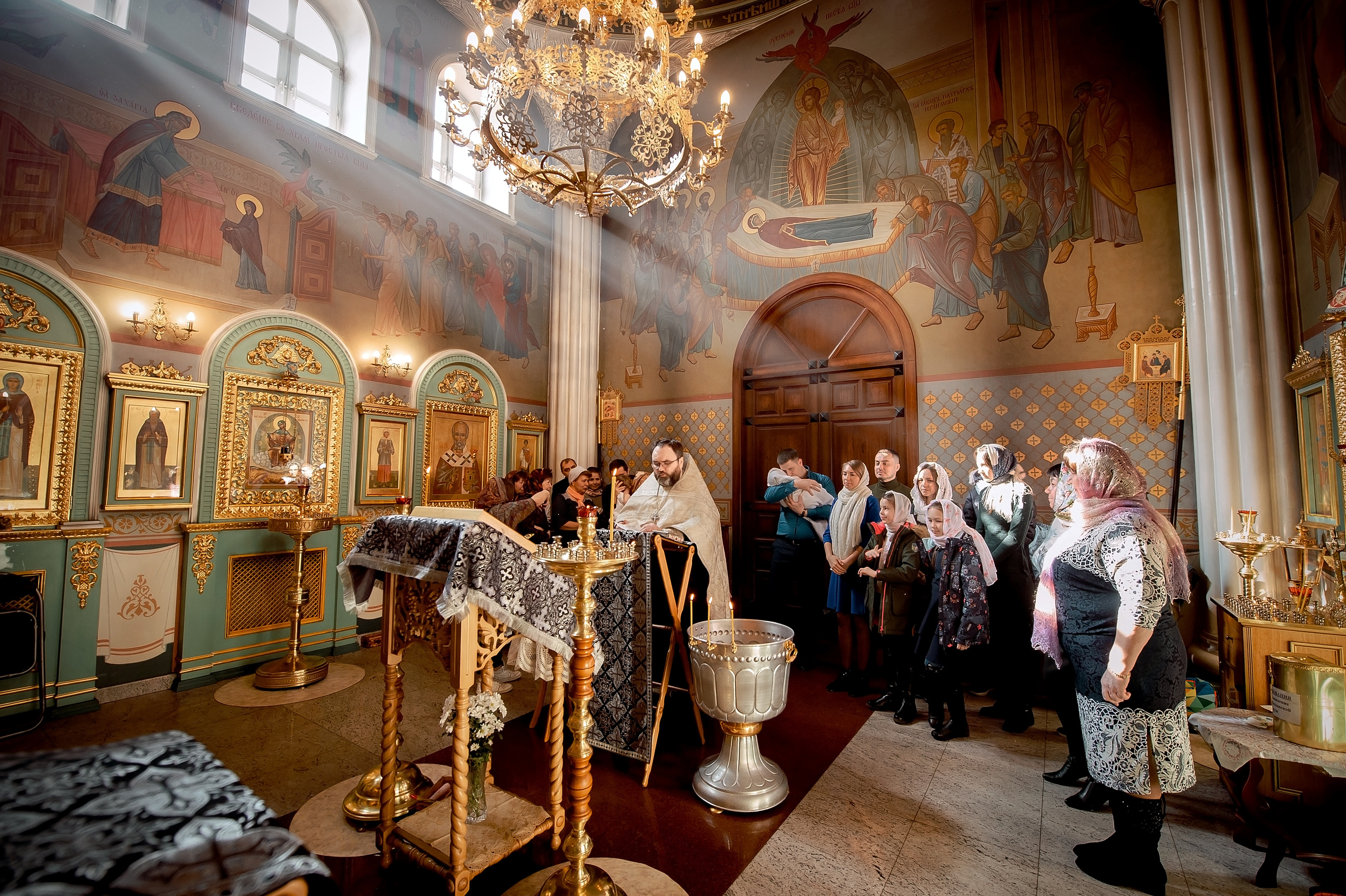 Фотосъемка крещения в Щелково. Свадебный и семейный фотограф Виктория Носачёва. Щелково, Москва и МО