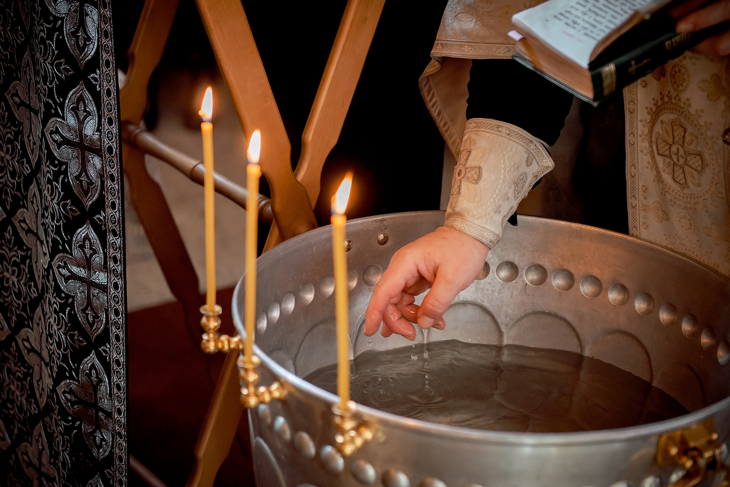 Фотосъемка крещения в Щелково. Свадебный и семейный фотограф Виктория Носачёва. Щелково, Москва и МО