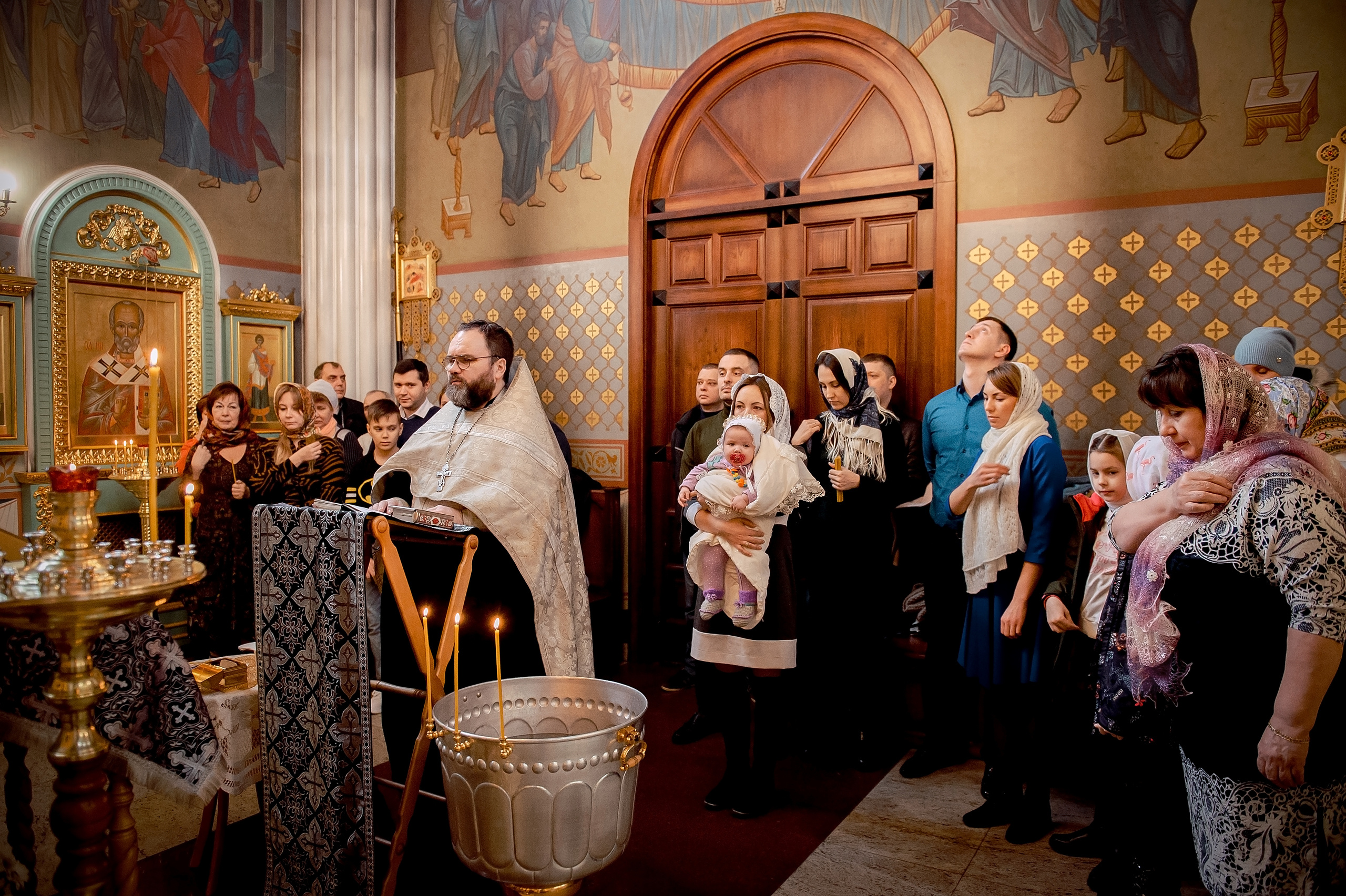 Фотосъемка крещения в Щелково. Свадебный и семейный фотограф Виктория Носачёва. Щелково, Москва и МО
