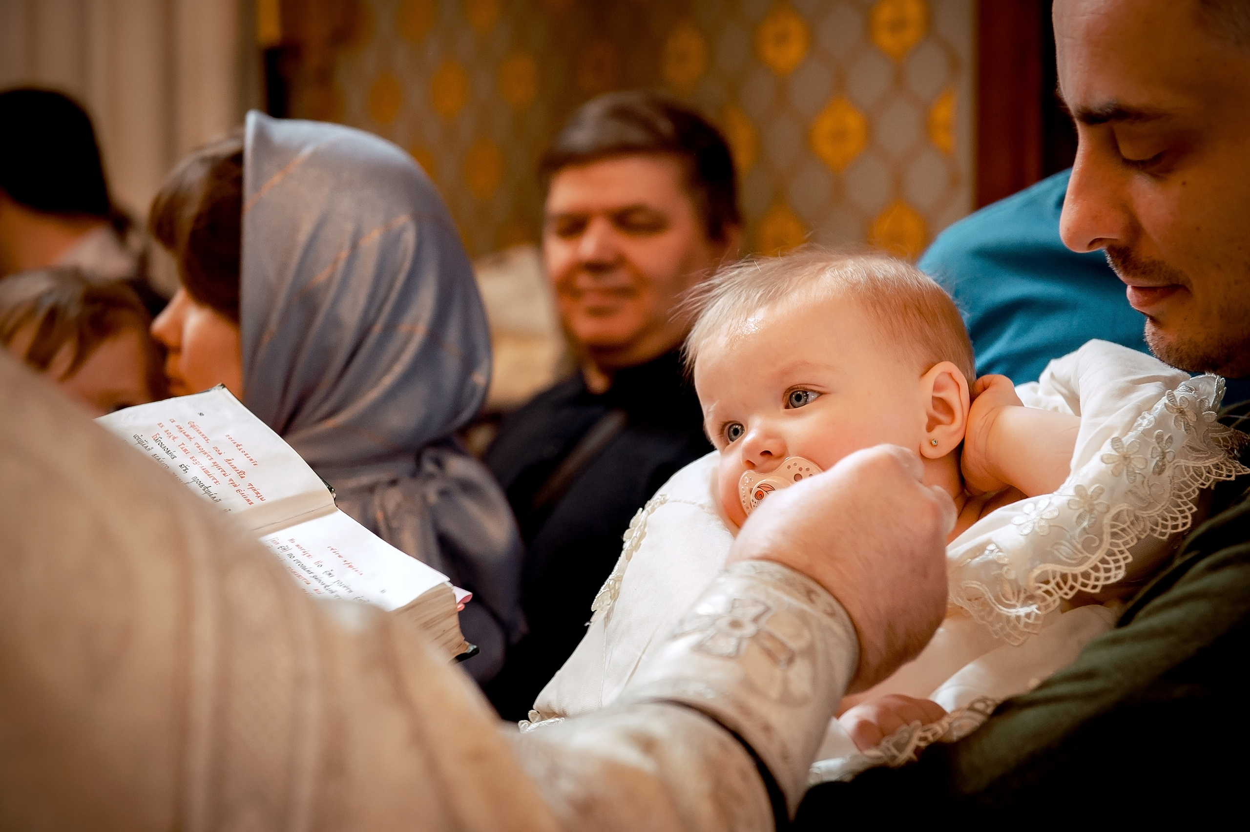 Фотосъемка крещения в Щелково. Свадебный и семейный фотограф Виктория Носачёва. Щелково, Москва и МО