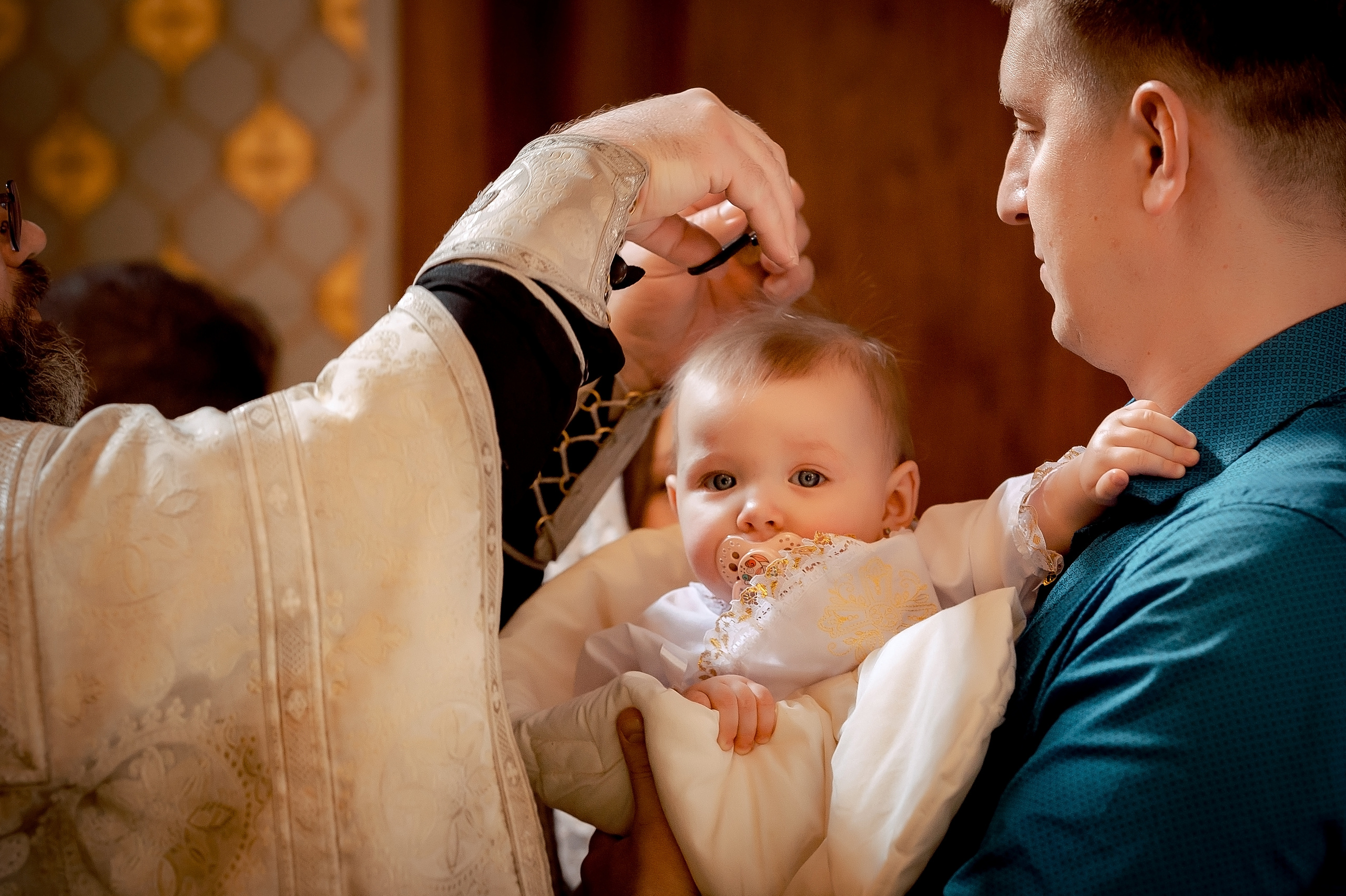 Фотосъемка крещения в Щелково. Свадебный и семейный фотограф Виктория Носачёва. Щелково, Москва и МО