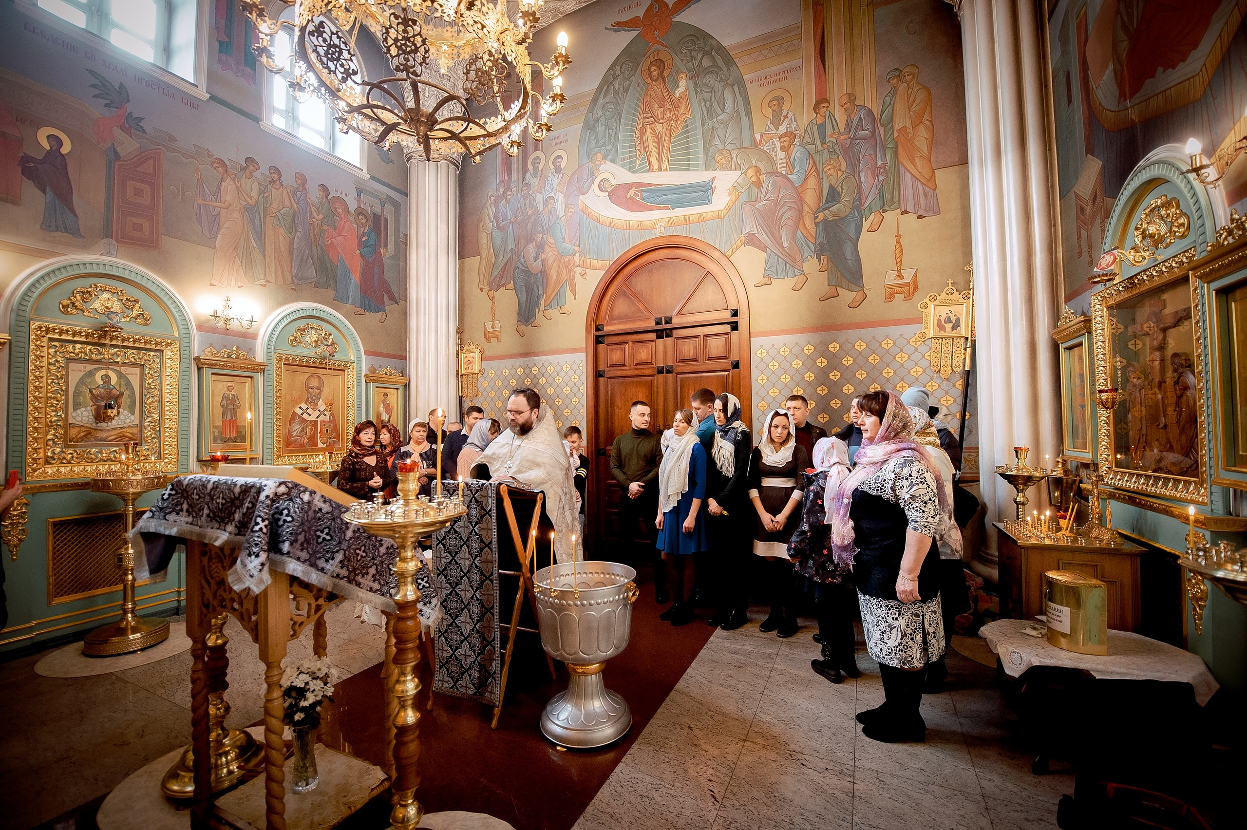 Фотосъемка крещения в Щелково. Свадебный и семейный фотограф Виктория Носачёва. Щелково, Москва и МО